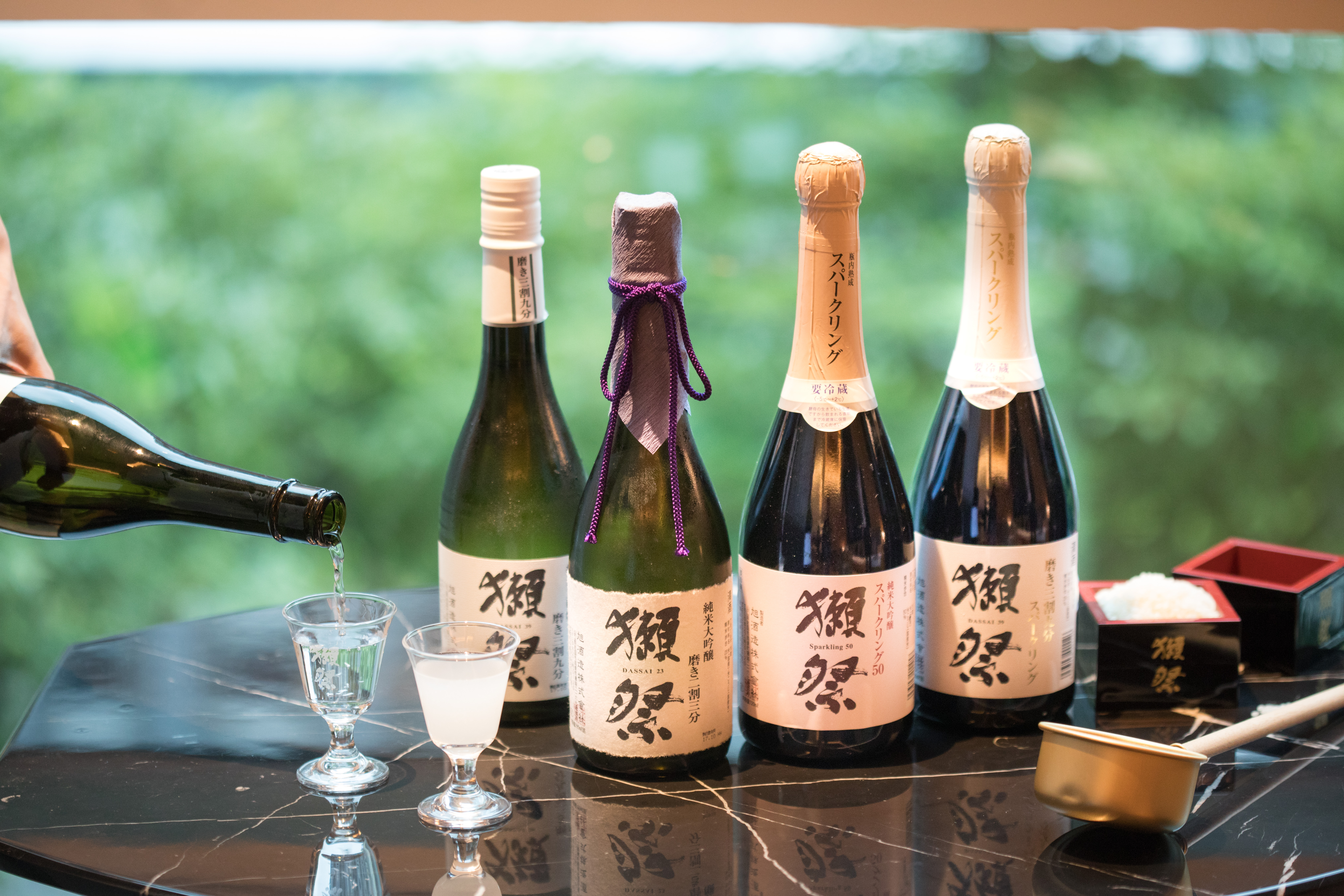 農曆春節住宿16,888專案提供「獺祭新春品鑑組合」，喝得到甘甜圓潤「獺祭三割九分」，淡雅的「獺祭二割三分」，有米香並帶柑橘味的「獺祭氣泡濁酒50」以及尾韻清爽的「獺祭氣泡濁酒三割九分」。（由左至右，4杯各30ml）