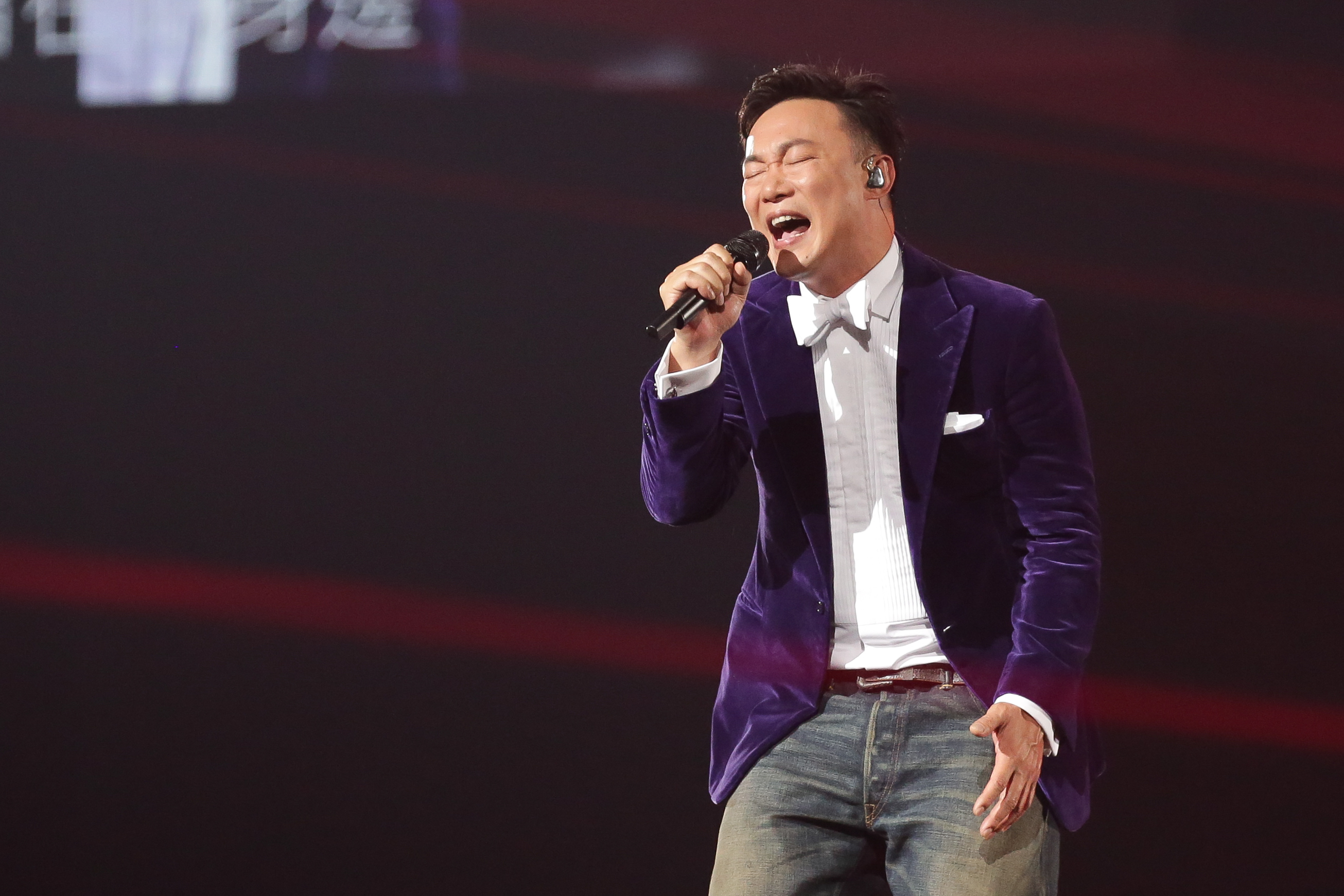 陳奕迅真情開唱多首經典歌曲。