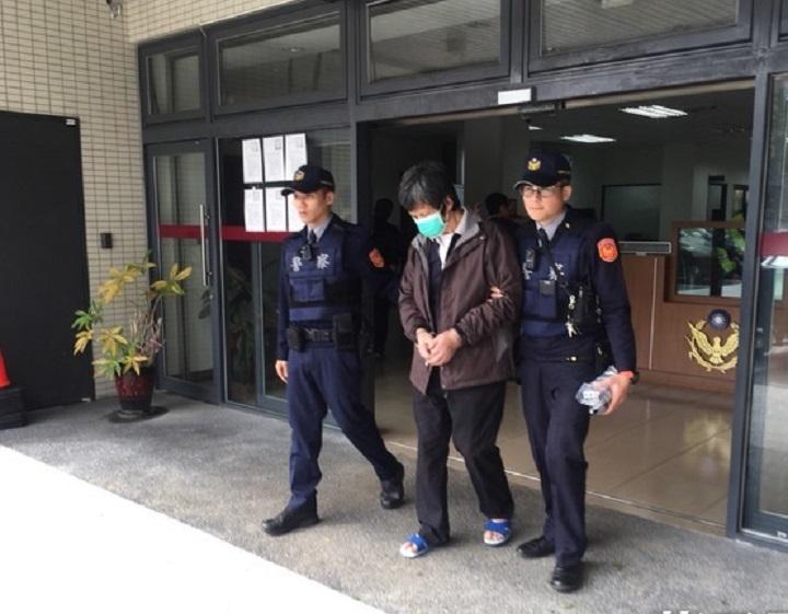 警方將住院期間偷偷施打毒品的劉嫌移送地檢署。（警方提供）