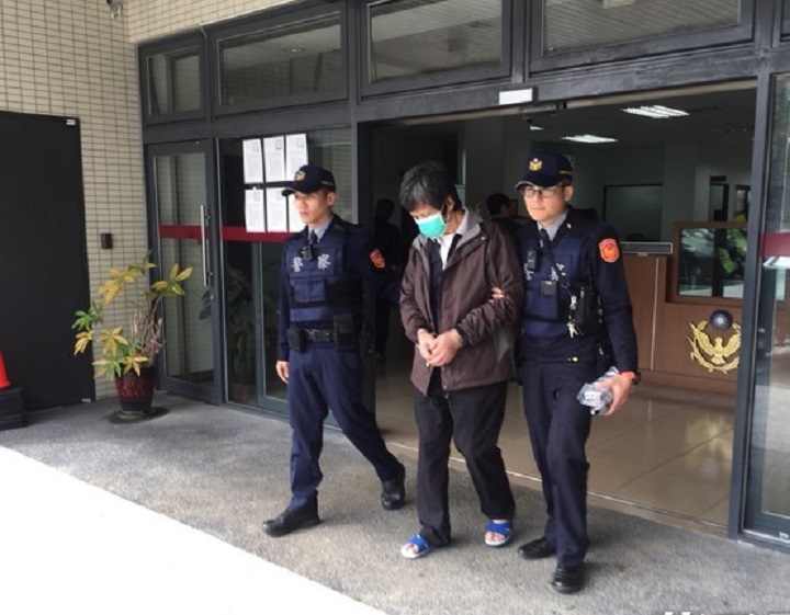 警方將住院期間偷偷施打毒品的劉嫌移送地檢署。（警方提供）