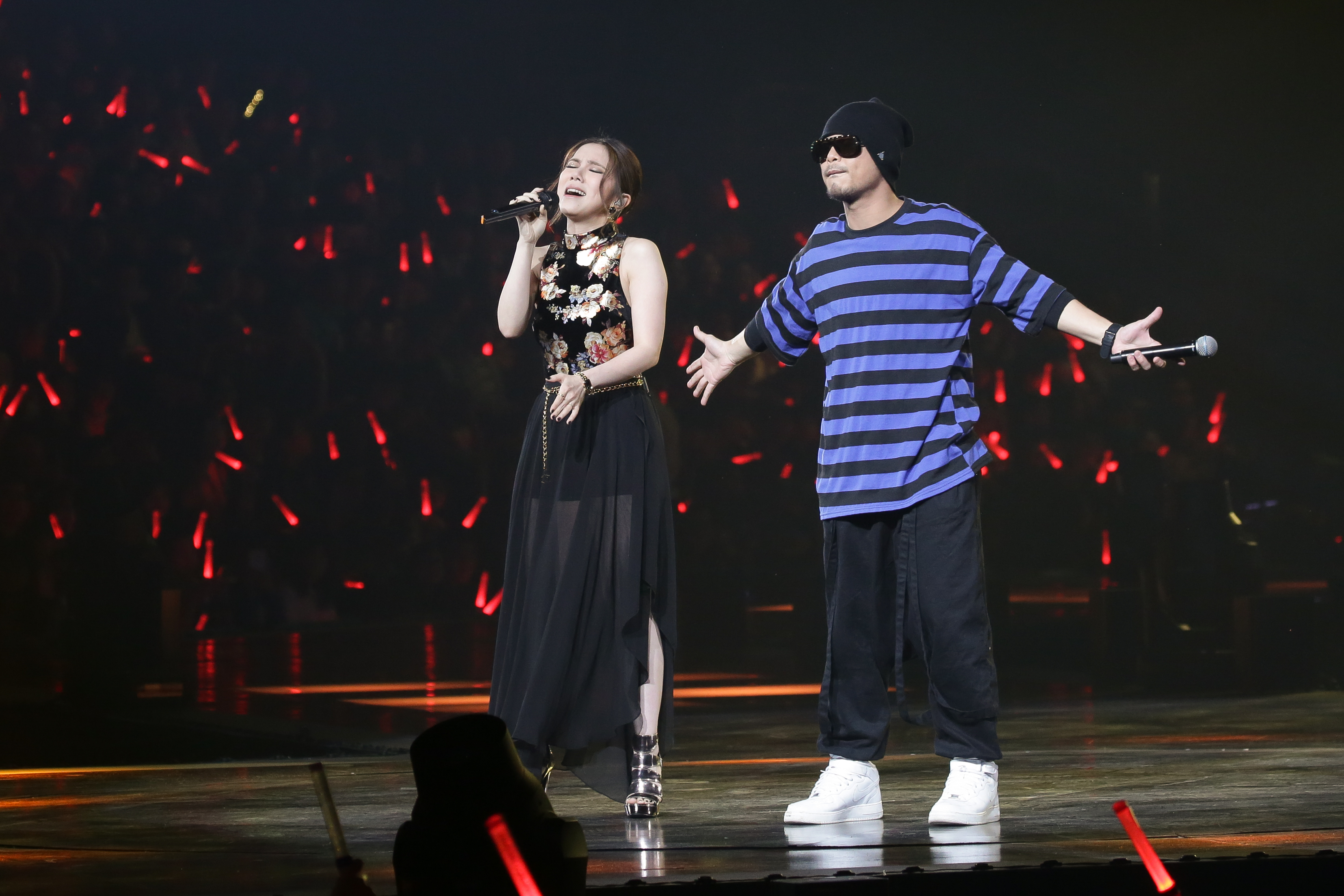 鄧紫棋20日與黃明志合唱〈漂向北方〉，表現亮眼。