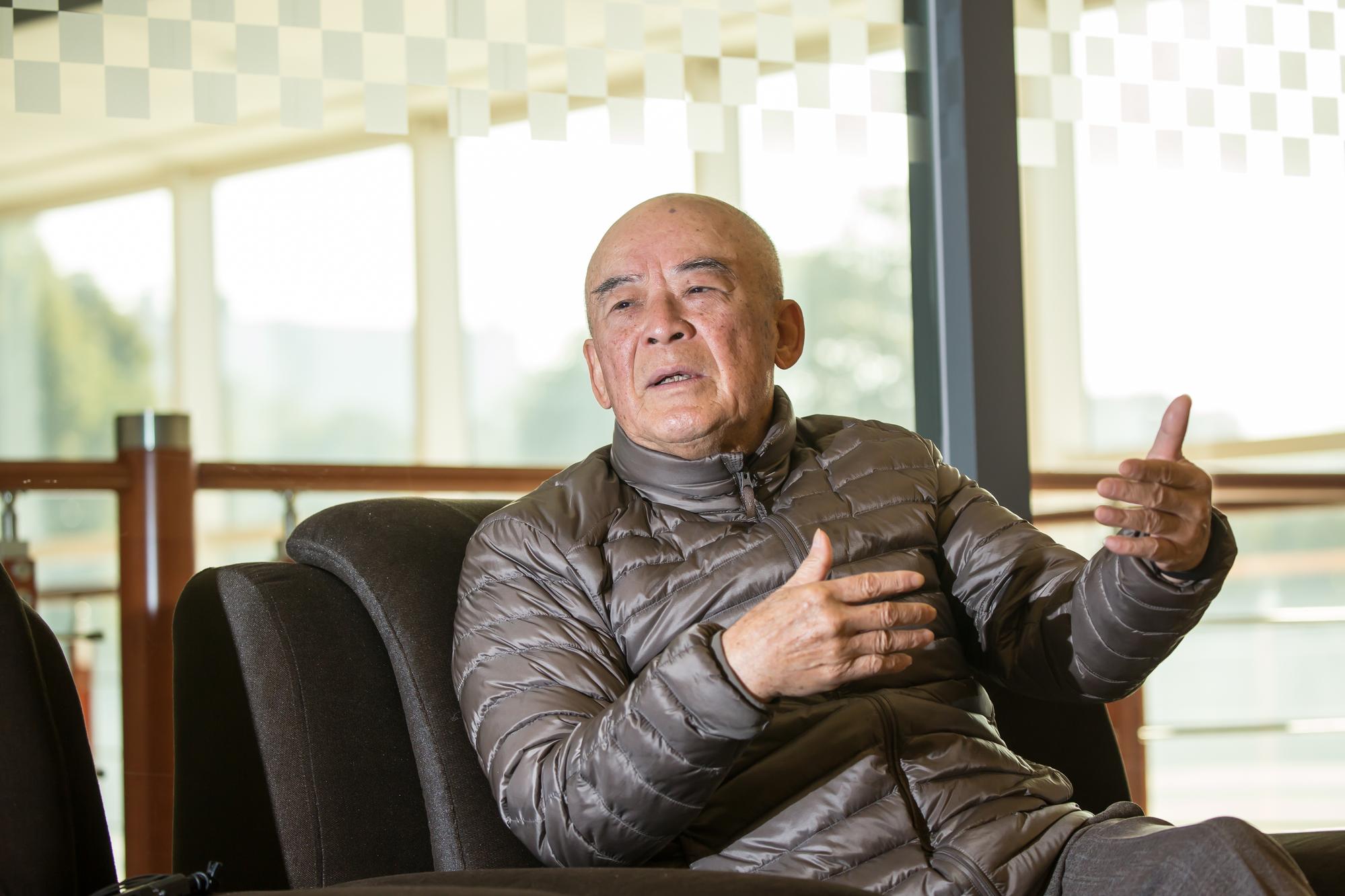 前昆山台商協會會長李寬信認為，「昆山要引進高附加價值、低汙染的產業，這也是全球的趨勢，台商要有危機感，不能埋怨，要張大眼睛看。