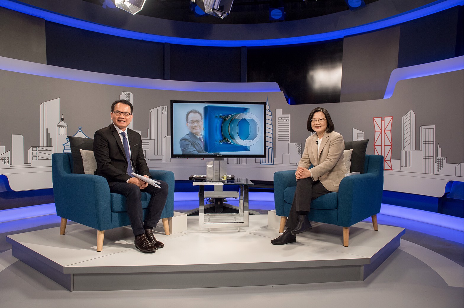 總統蔡英文上任後，首度接受電視專訪。（總統府提供）