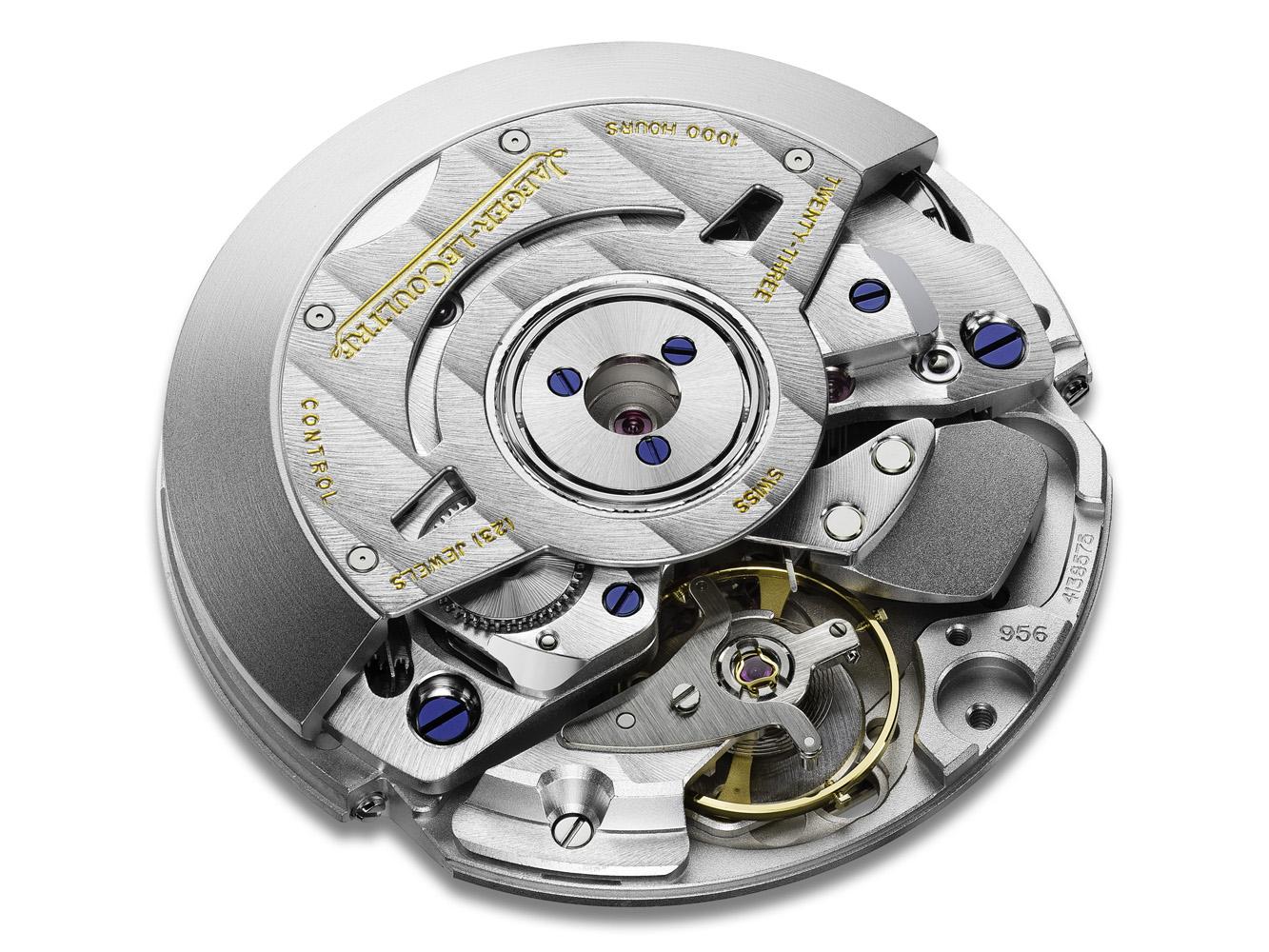 『Polaris Memovox』所裝配的956自動上鏈機芯,基本設計源自於品牌1950年代設計的首款自動鬧鈴機芯,但無論是材質或是細部都做了不少改良,是一枚堪稱錶壇長青樹的優質經典機芯。