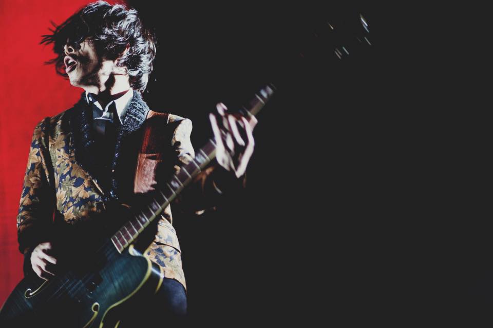 Tizzy Bac貝斯手哲毓傳出病逝，消息傳出讓華語樂壇惋惜。（翻攝自Tizzy Bac臉書）