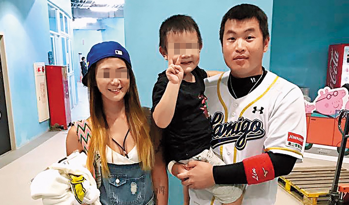 林泓育曾遭本刊爆料，已婚還和小三鹹濕對話，但林泓育獲得老婆和球團力挺，安然挺過。（翻攝自哆哆臉書）