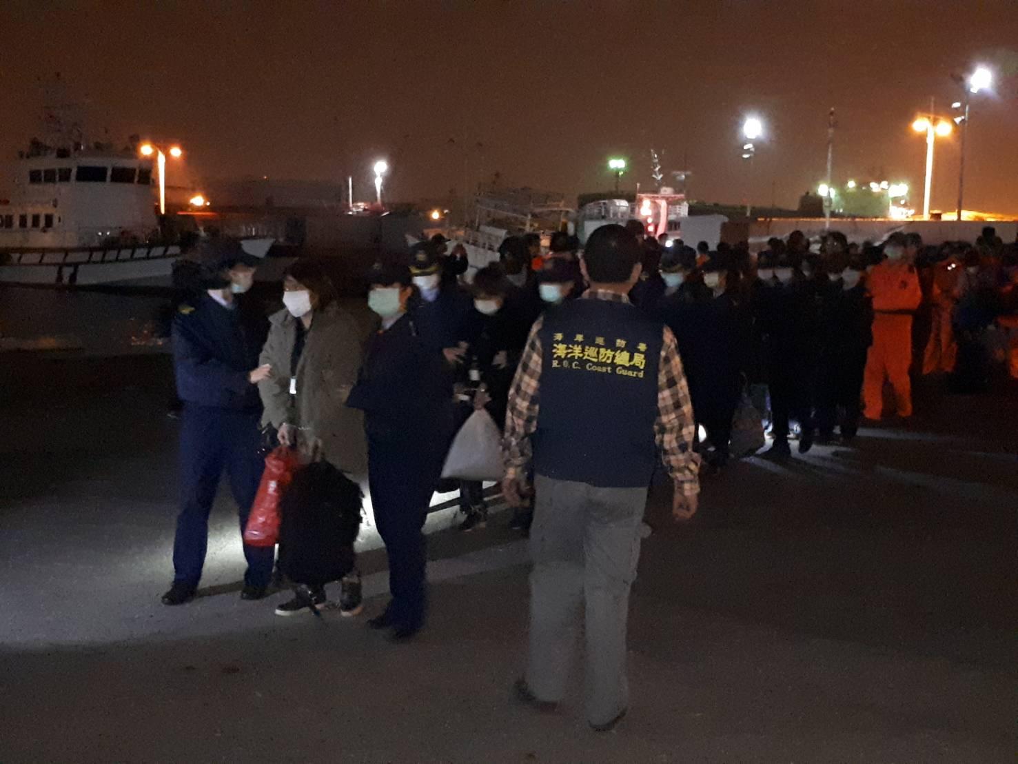 越南客多半是逾期或曾逃逸遭遣返，藉由偷渡方式試圖再來台撈金。（海巡隊提供）