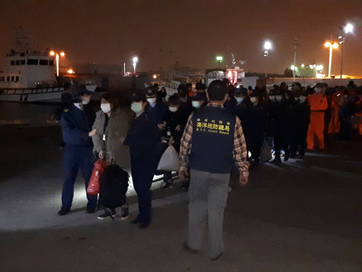 越南客多半是逾期或曾逃逸遭遣返，藉由偷渡方式試圖再來台撈金。（海巡隊提供）
