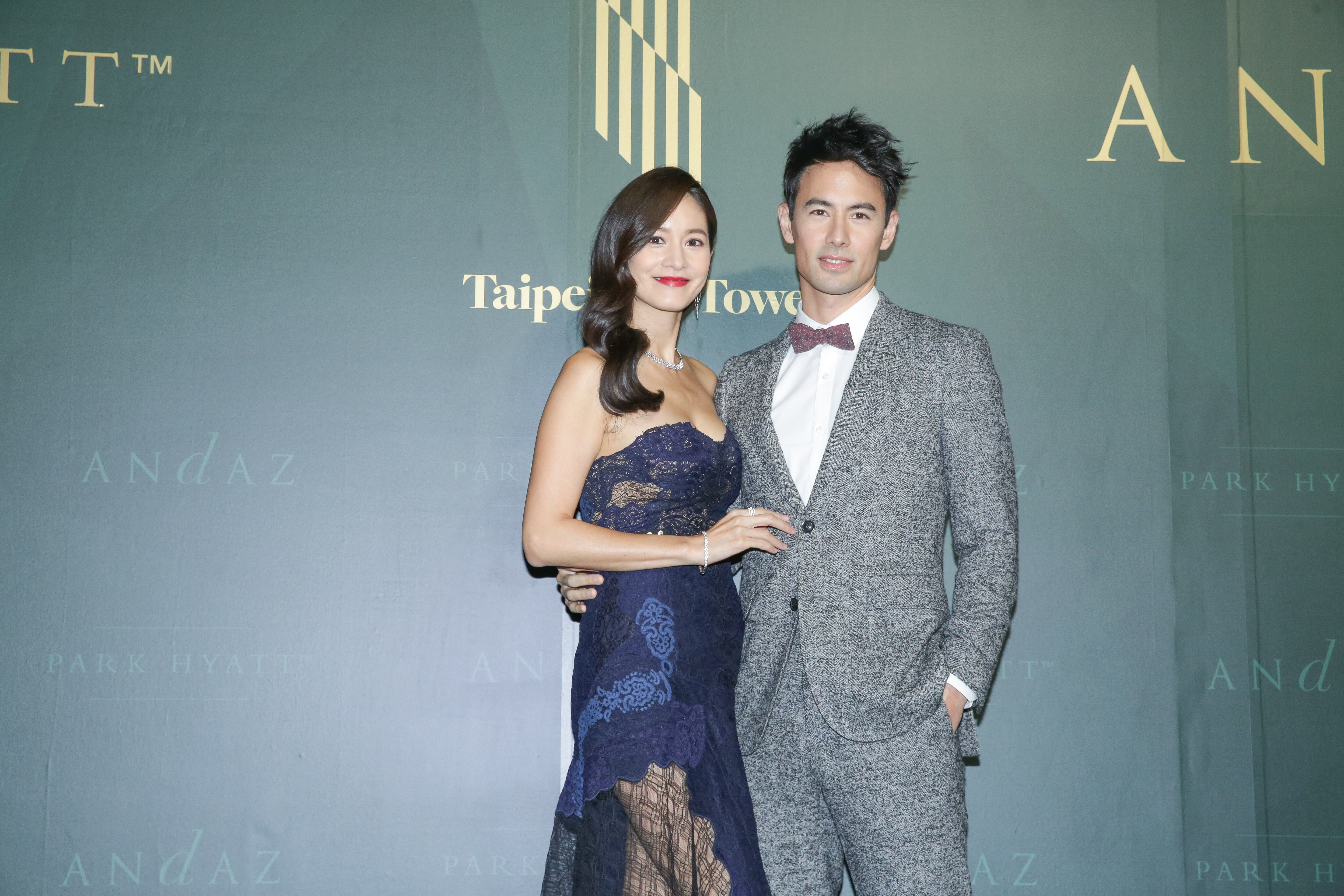 Janet與老公George一起出席時尚派對，Janet對自己的豪乳很滿意。