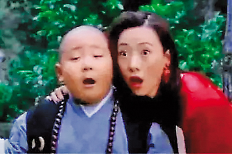 當年和郝劭文合作《狗蛋大兵》，翁虹來台打拚階段除了拍戲，也參加不少公益和勞軍活動，曾被封軍中情人。