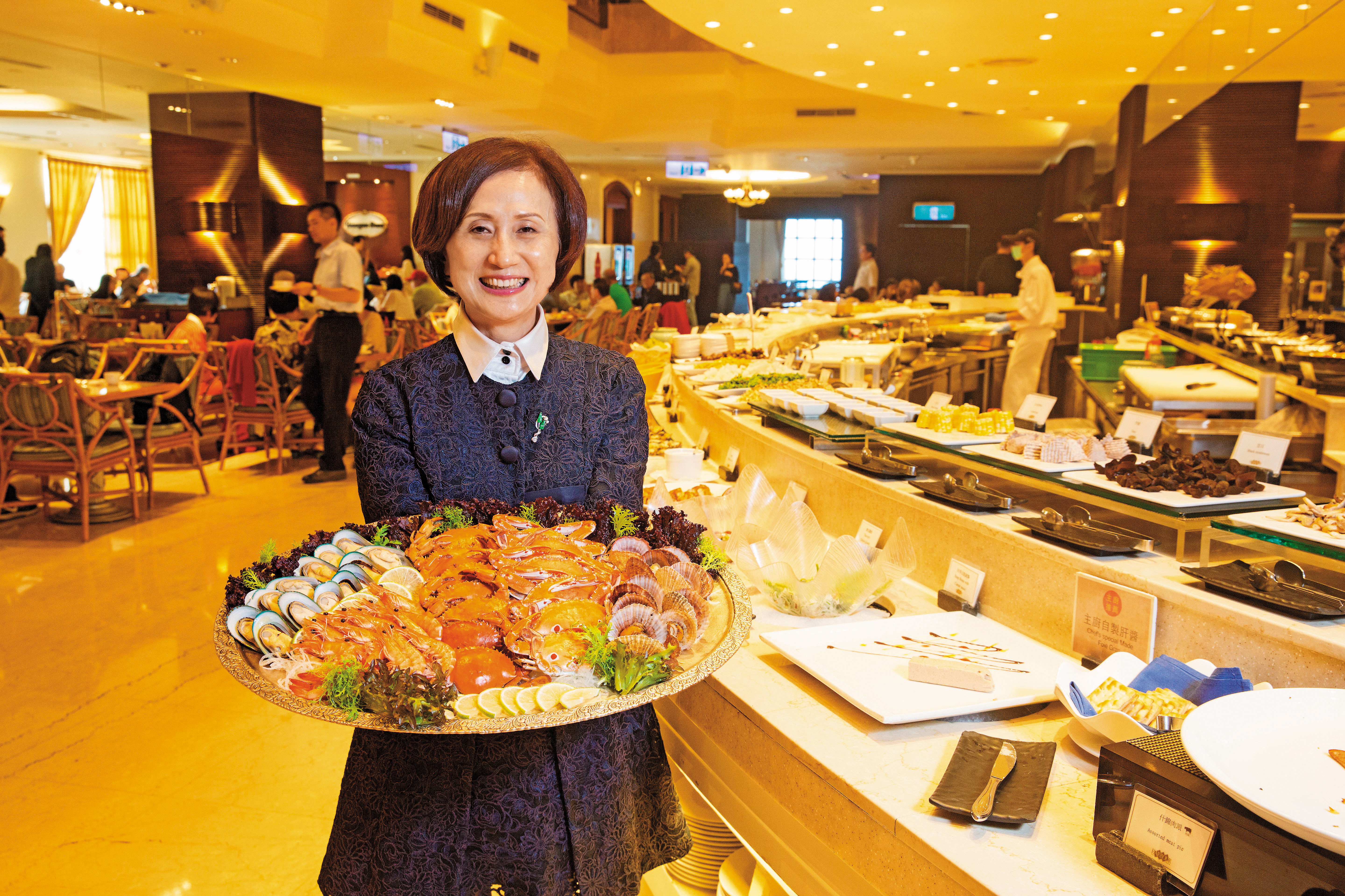 漢來美食總經理林淑婷將漢來大飯店內餐廳開到各大百貨商場，業績好到獨立成為漢來美食集團，2017年9月上櫃。