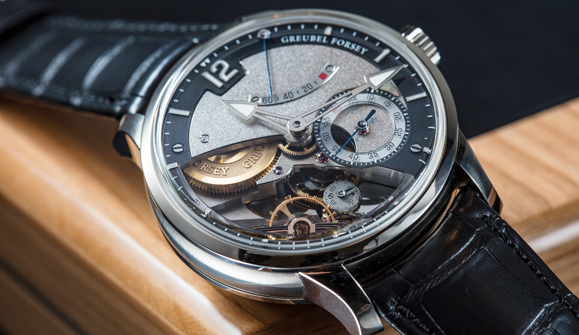 看似簡單小三針的GREUBEL FORSEY Différentiel d’Égalit腕錶，其實是品牌第一款恆定動力裝置、跳秒功能的作品。