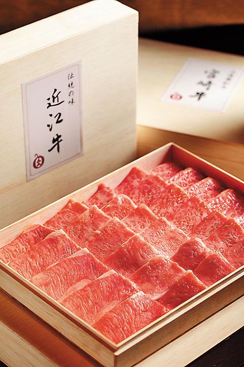 台畜精品肉舖《RÒU by T-HAM》推出各式肉品禮盒,包含日本和牛禮盒、嚴選世界頂級生肉禮盒及綜合RÒU拼盤等,滿足廣大消費者年節自用、送禮的需求。