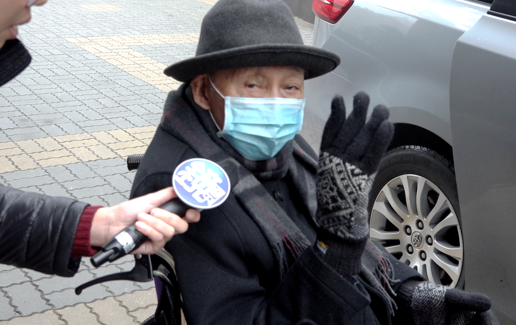 張鏡湖堅持不簽新任校長的當選公文報教育部核准，導致文大校長恐難產。