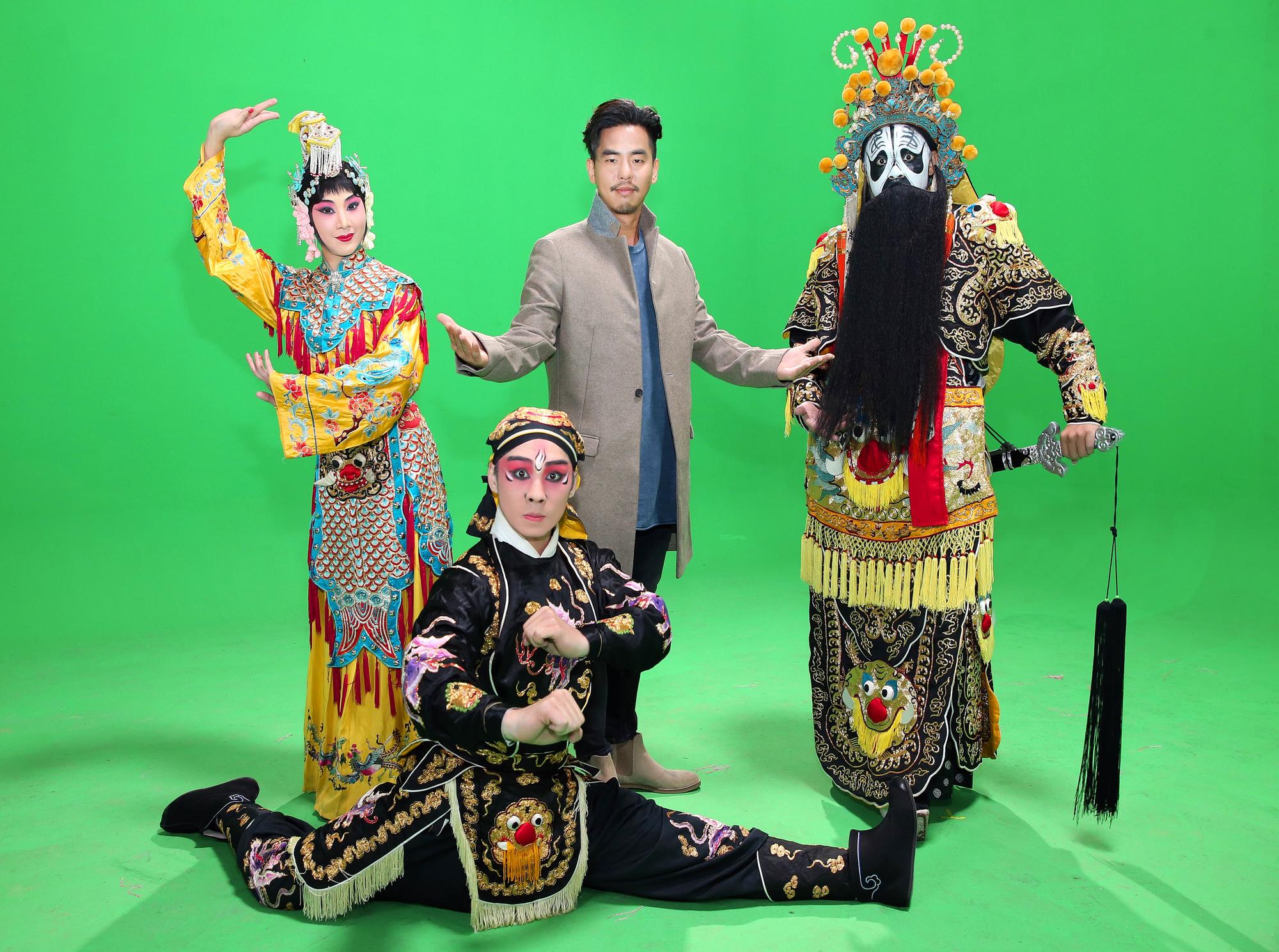 柯有倫找來京劇演員合作,將推出搖滾中國風歌曲〈我問天〉的MV。(種子音樂提供)