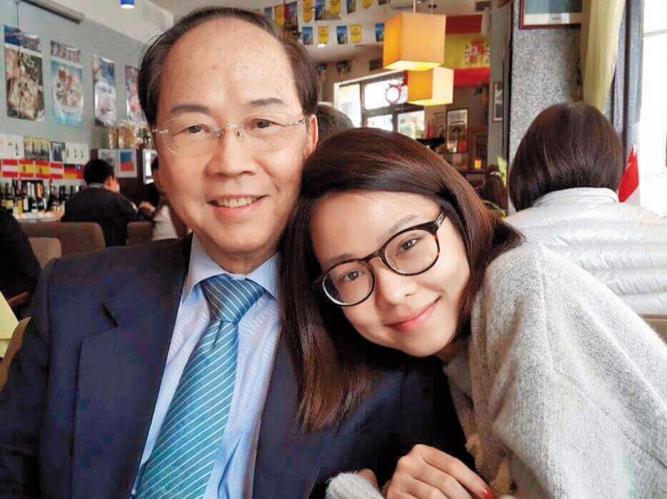 彭作奎（左）與女兒楊又穎（右）感情極好，父女間留下許多親密的照片。（彭仁鐸提供）