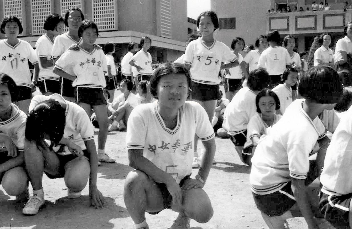 丘愛芝國中讀女校,當身邊的女孩紛紛成為女人時,他卻越來越像男生。(丘愛芝提供)