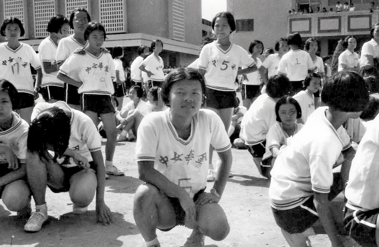 丘愛芝國中讀女校，當身邊的女孩紛紛成為女人時，他卻越來越像男生。（丘愛芝提供）