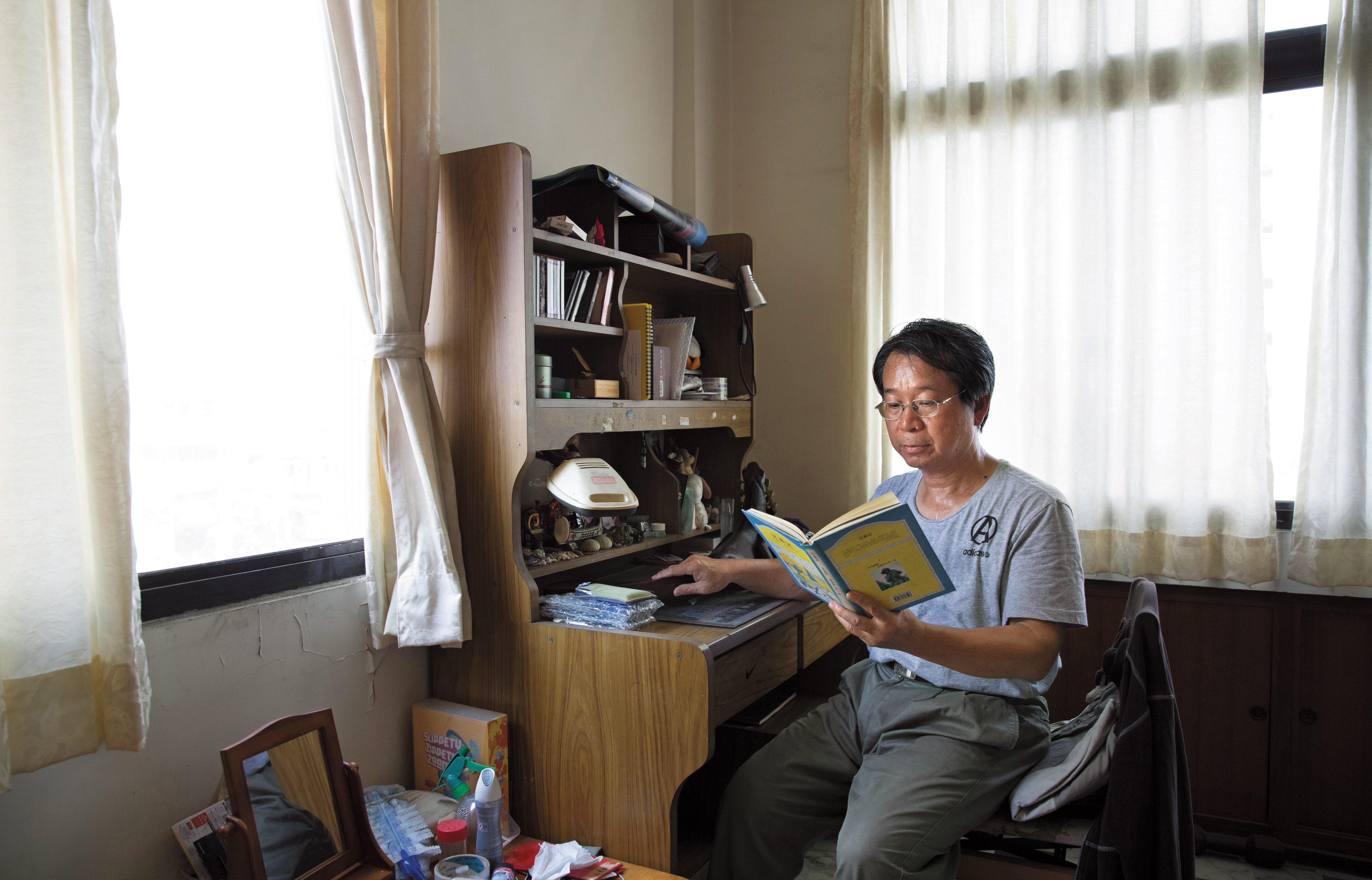 林文泰（圖）的小兒子林嘉智從小就喜歡觀察螞蟻和蟑螂，後來開始做標本收集昆蟲，大至巴掌大的蝴蝶，小到比螞蟻還小的不知名昆蟲，都成為他收藏的一部分。
