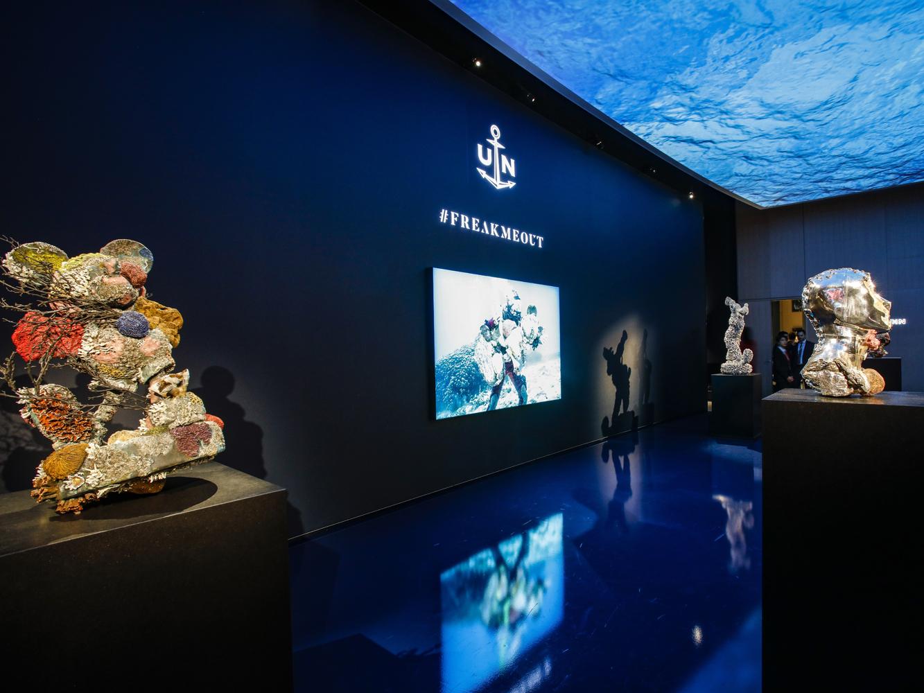 雅典表以「海底遺跡」作為展館的風格主軸，讓人彷彿進入了沉沒於深海的古文明世界。