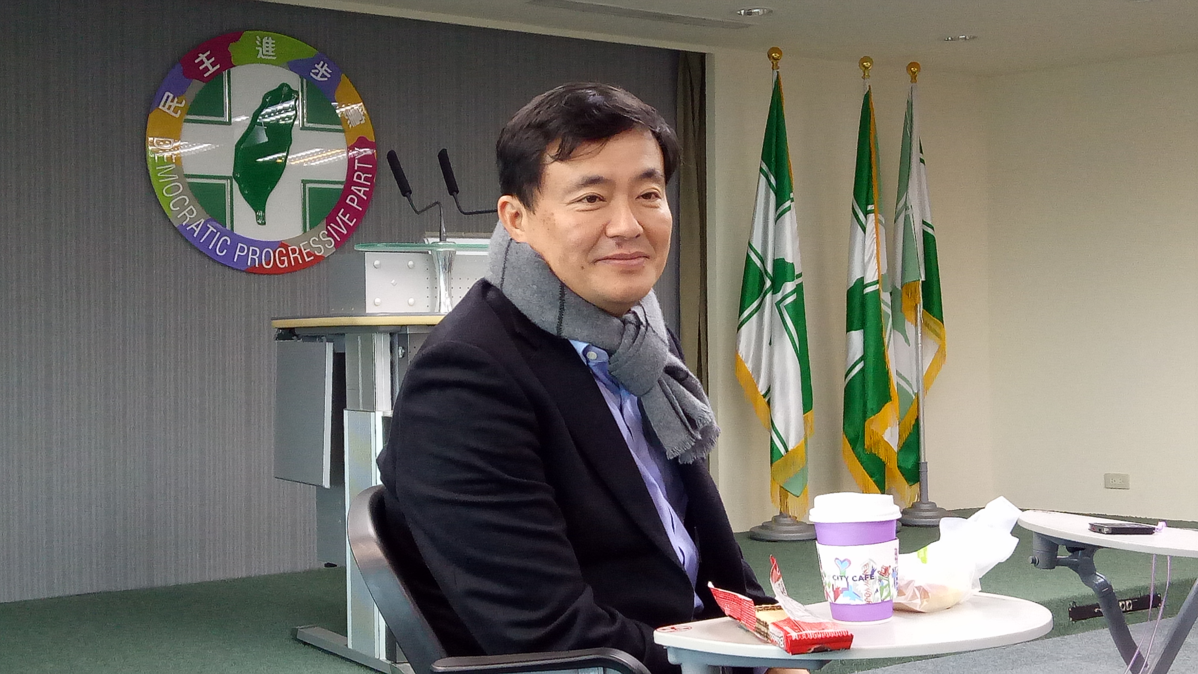 民進黨祕書長洪耀福今與媒體茶敘。