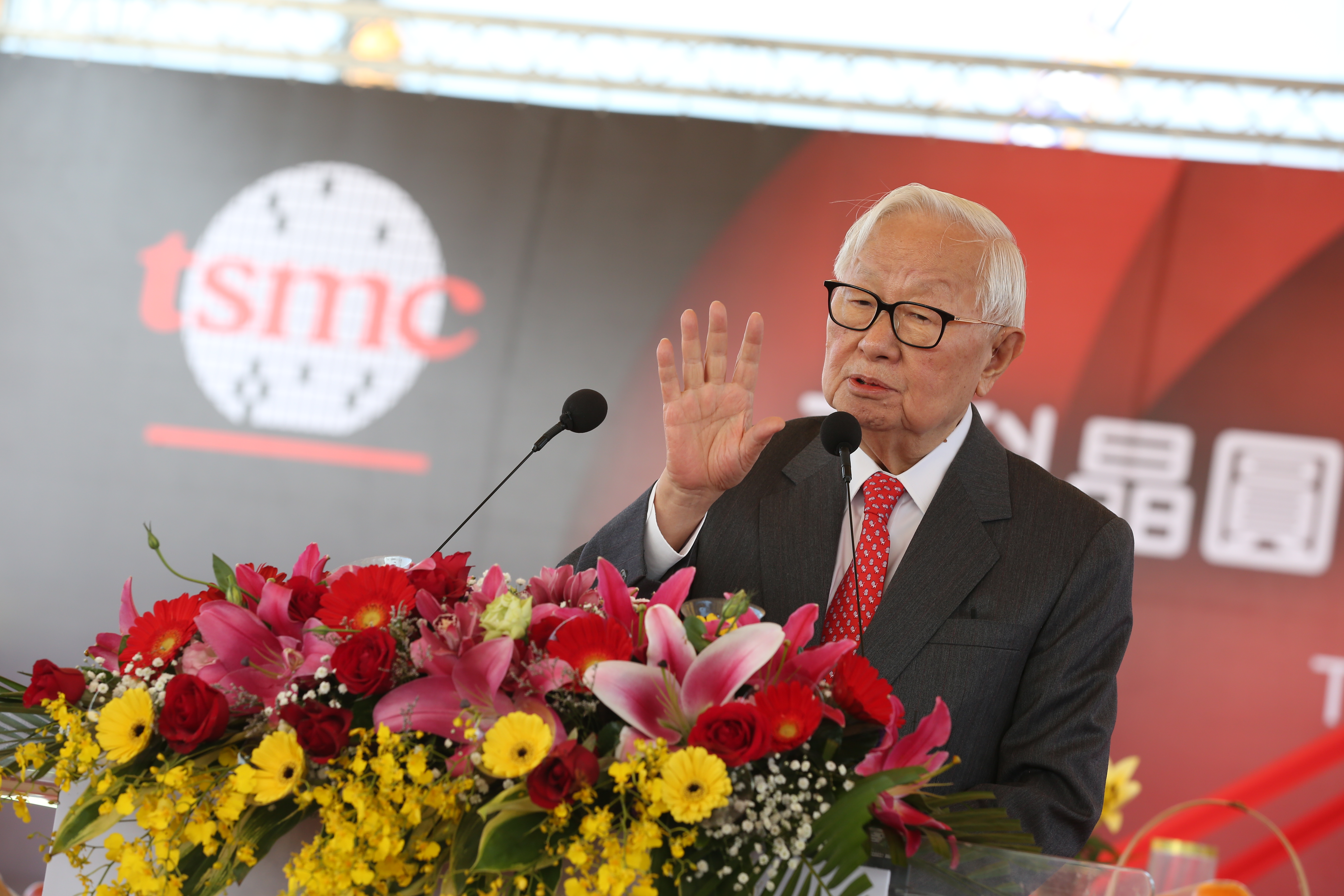 台積電今天在台南舉行18廠的5奈米動土典禮，董事長張忠謀親自主持。