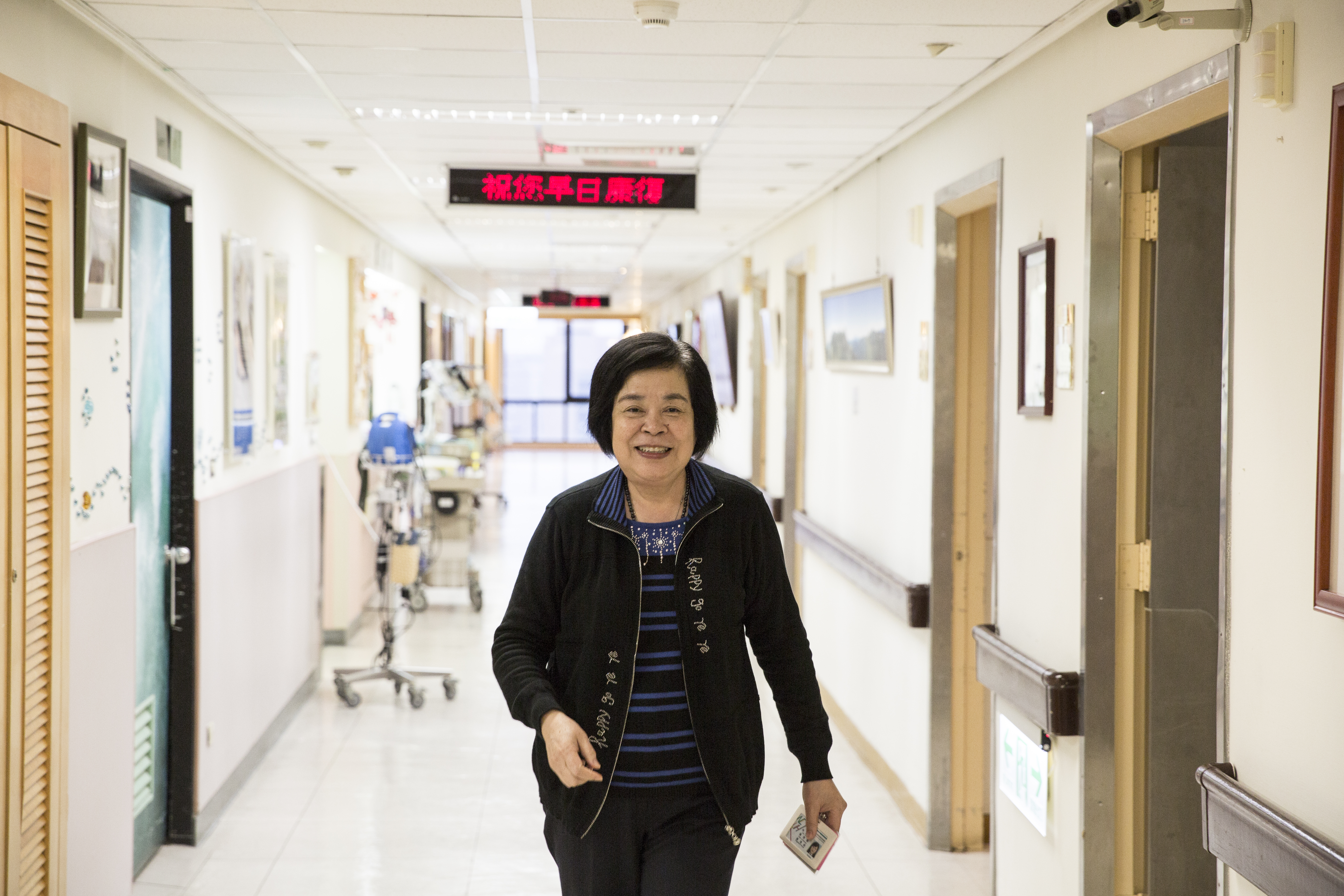 趙可式在自己共同創辦的成大安寧療護病房。