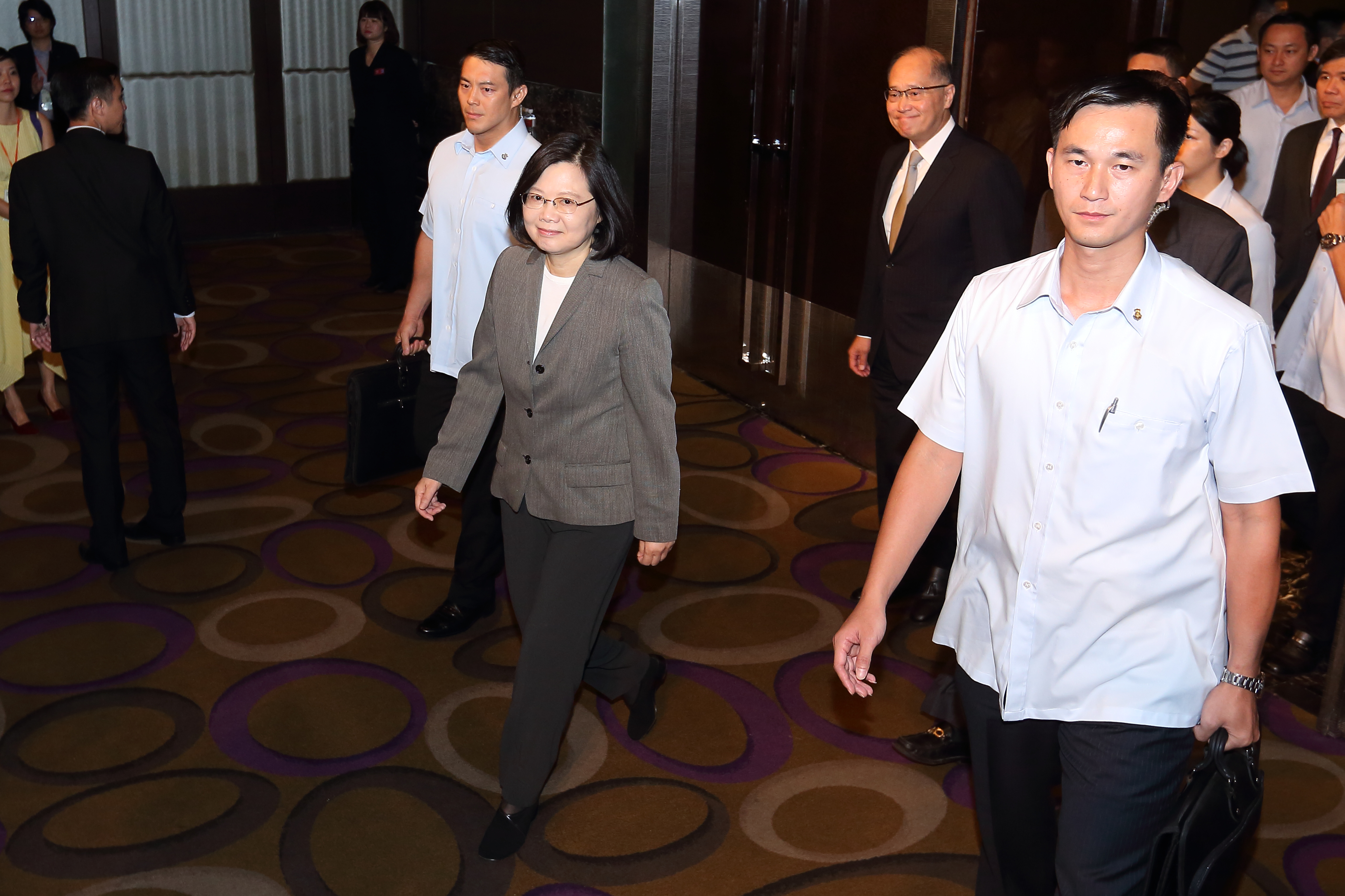 未來《特定人員尿液採驗辦法》上路後，國安局負責總統、副總統、卸任正副總統維安的隨扈都將列入不定期驗毒範圍。