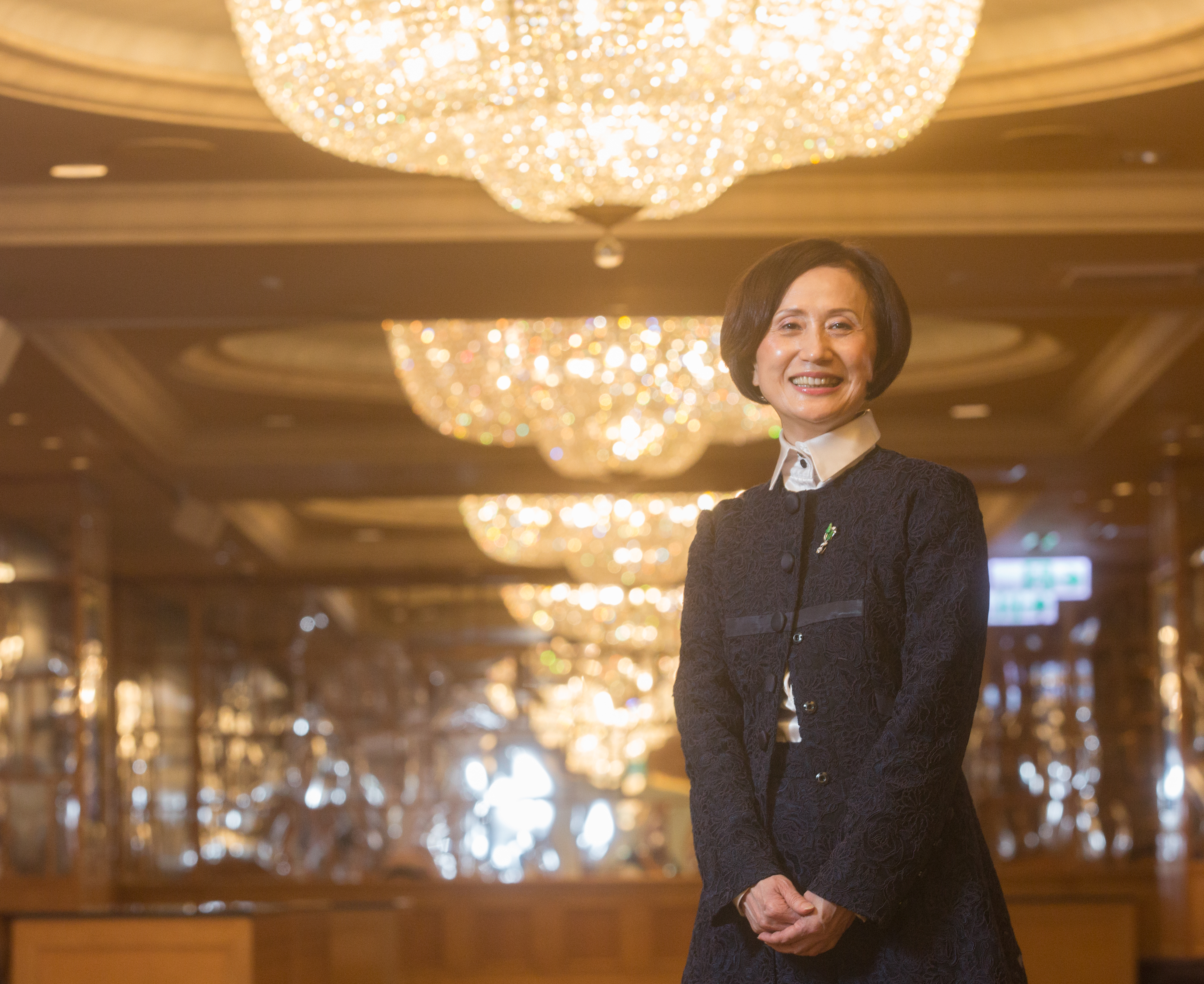 業務出身的林淑婷很重視顧客關係，規定全公司同仁在中秋節都要賣月餅。