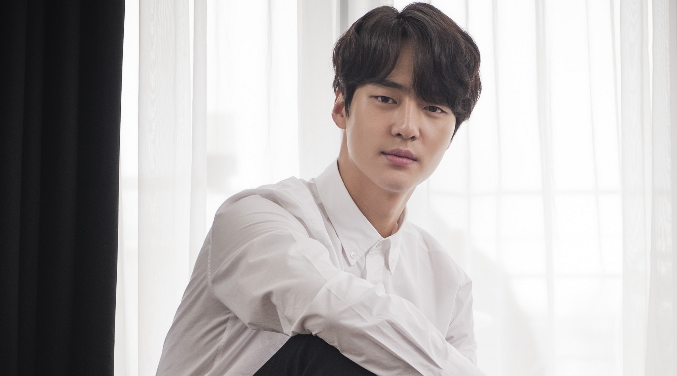 《愛情的溫度》「善良斯夫」梁世宗要在粉絲見面會開唱,正專心練歌。(樂福文化及HS E&C提供)