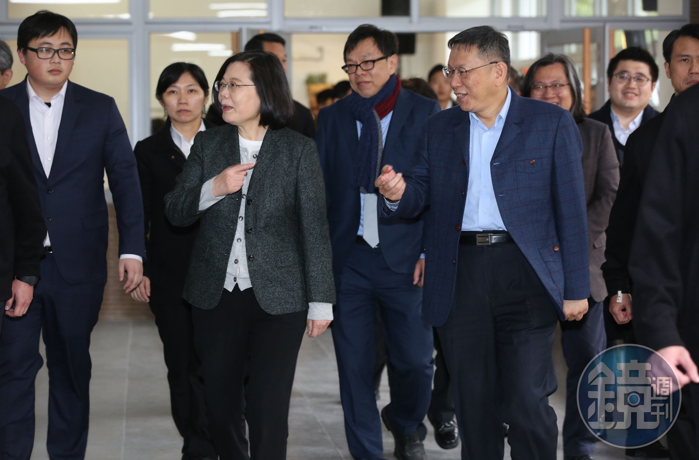 總統蔡英文今（26）下午在台北市長柯文哲陪同下，兩人一起視察台北市松山區健康公宅。