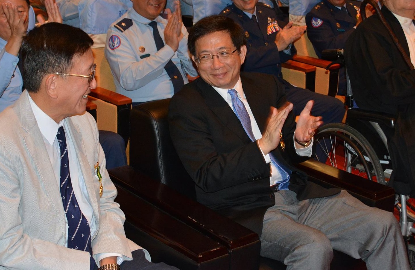  經過追查發現管中閔的論文在前，研究生碩士論文在後，爆料是烏龍一場。（翻攝自管中閔臉書）