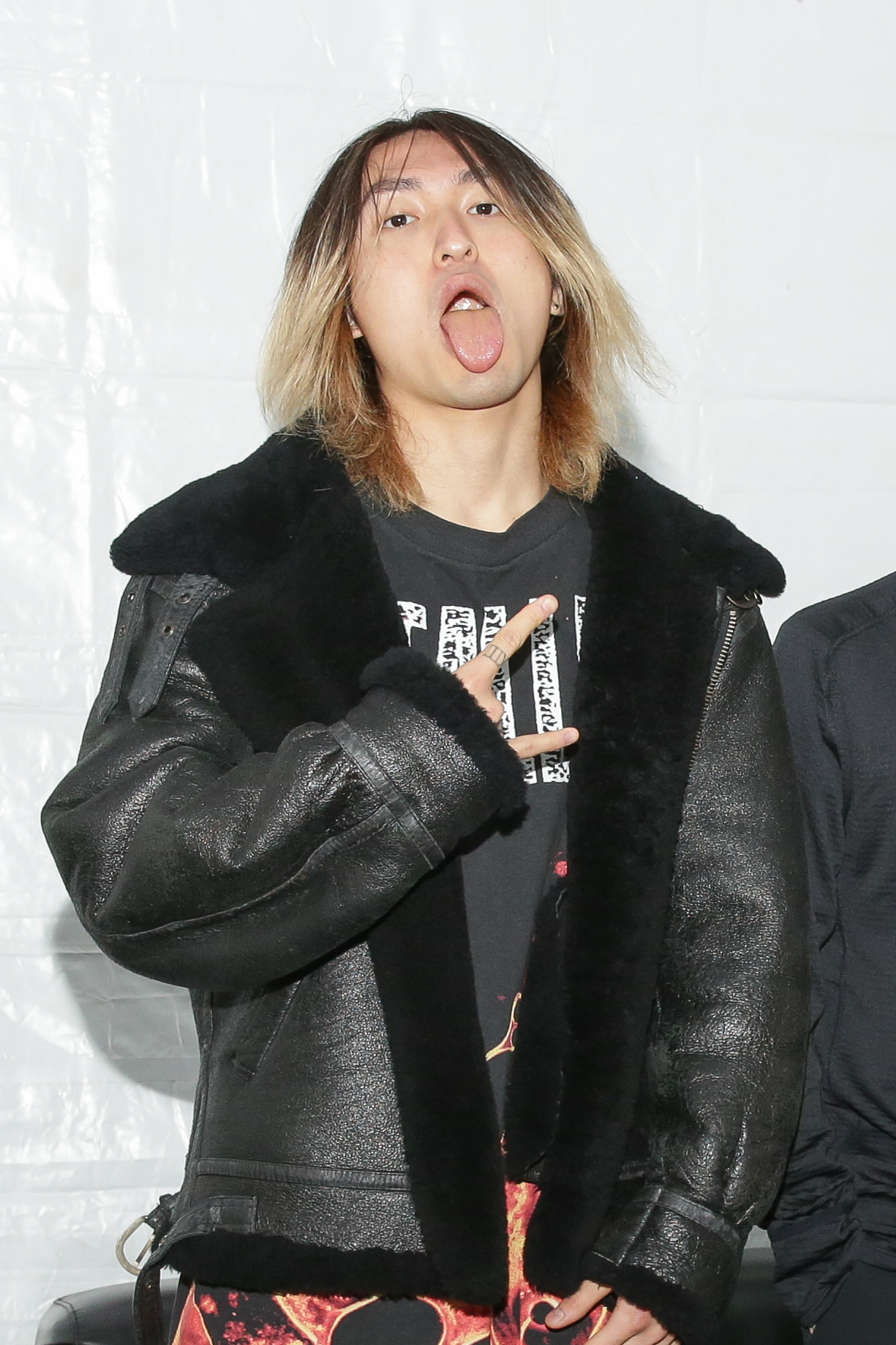ONE OK ROCK貝斯手Ryota與加拿大搖滾小天后艾薇兒的妹妹結婚,並升格當爸,他大方表示小孩長大要談異國戀也不會在意。
