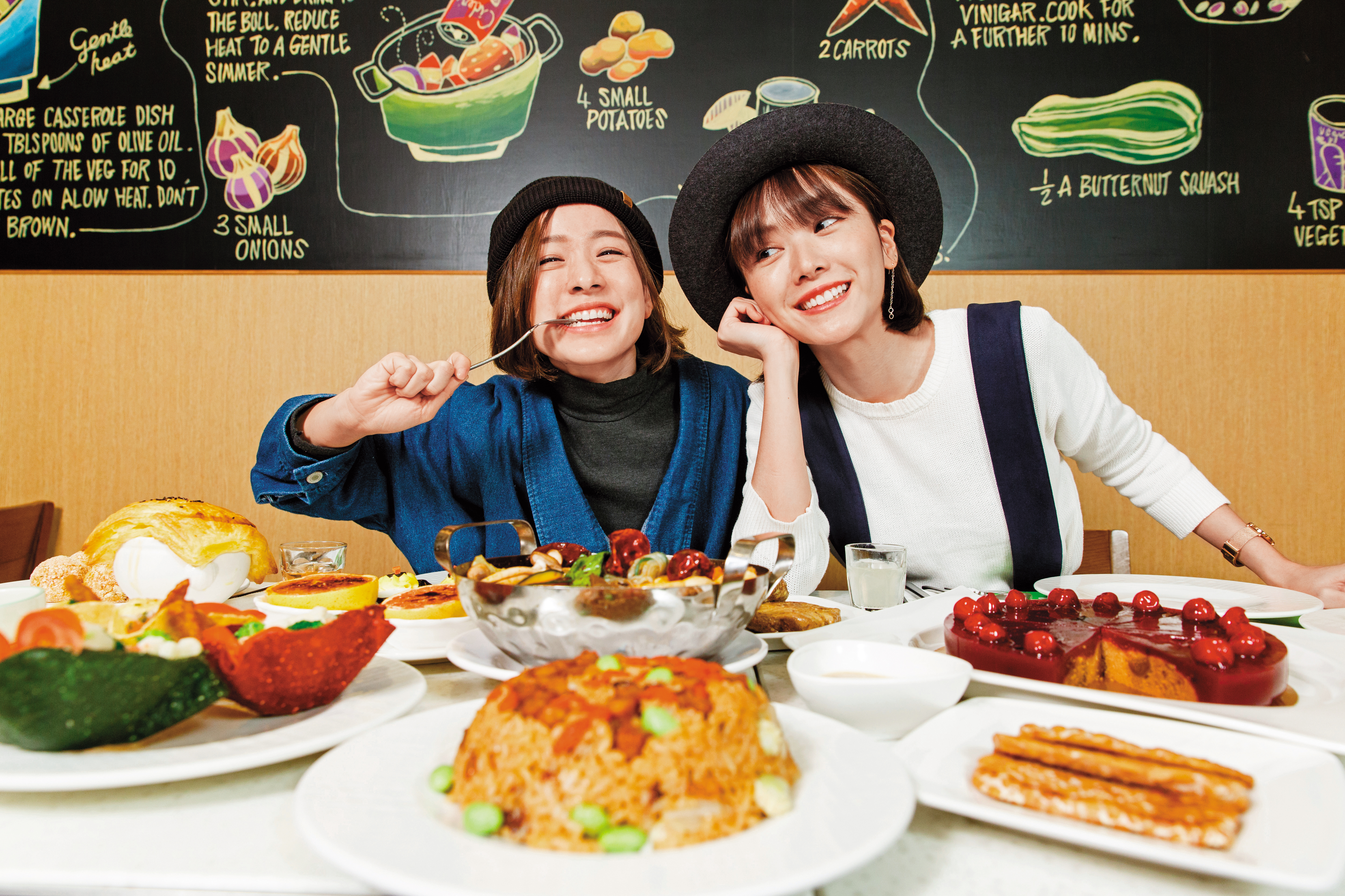 還未正式開動，兩人已爭先恐後想吃美食。