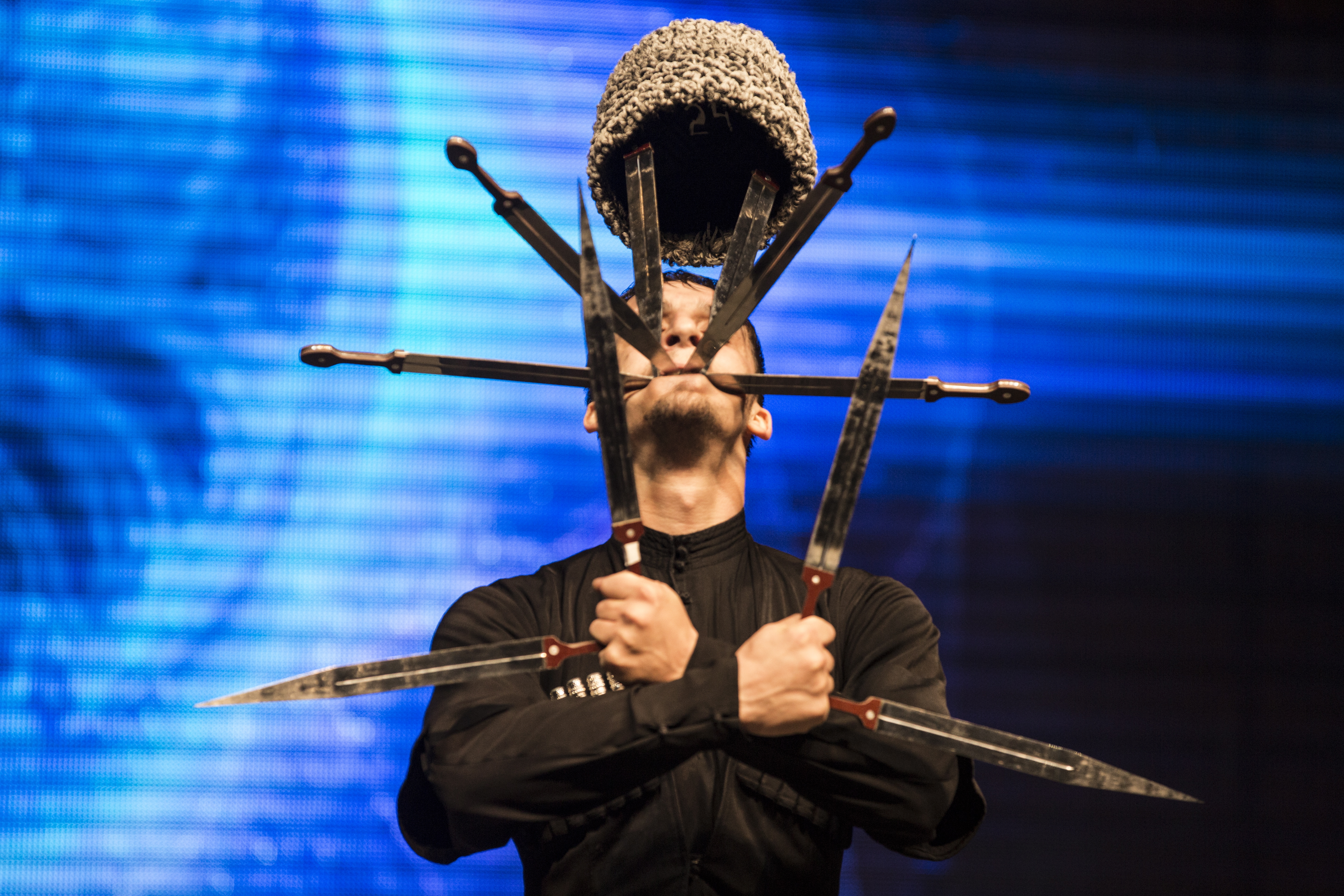 俄羅斯的車臣共和國首府格羅茲尼，在觀光客面前演出的傳統民俗藝術表演。（東方IC）