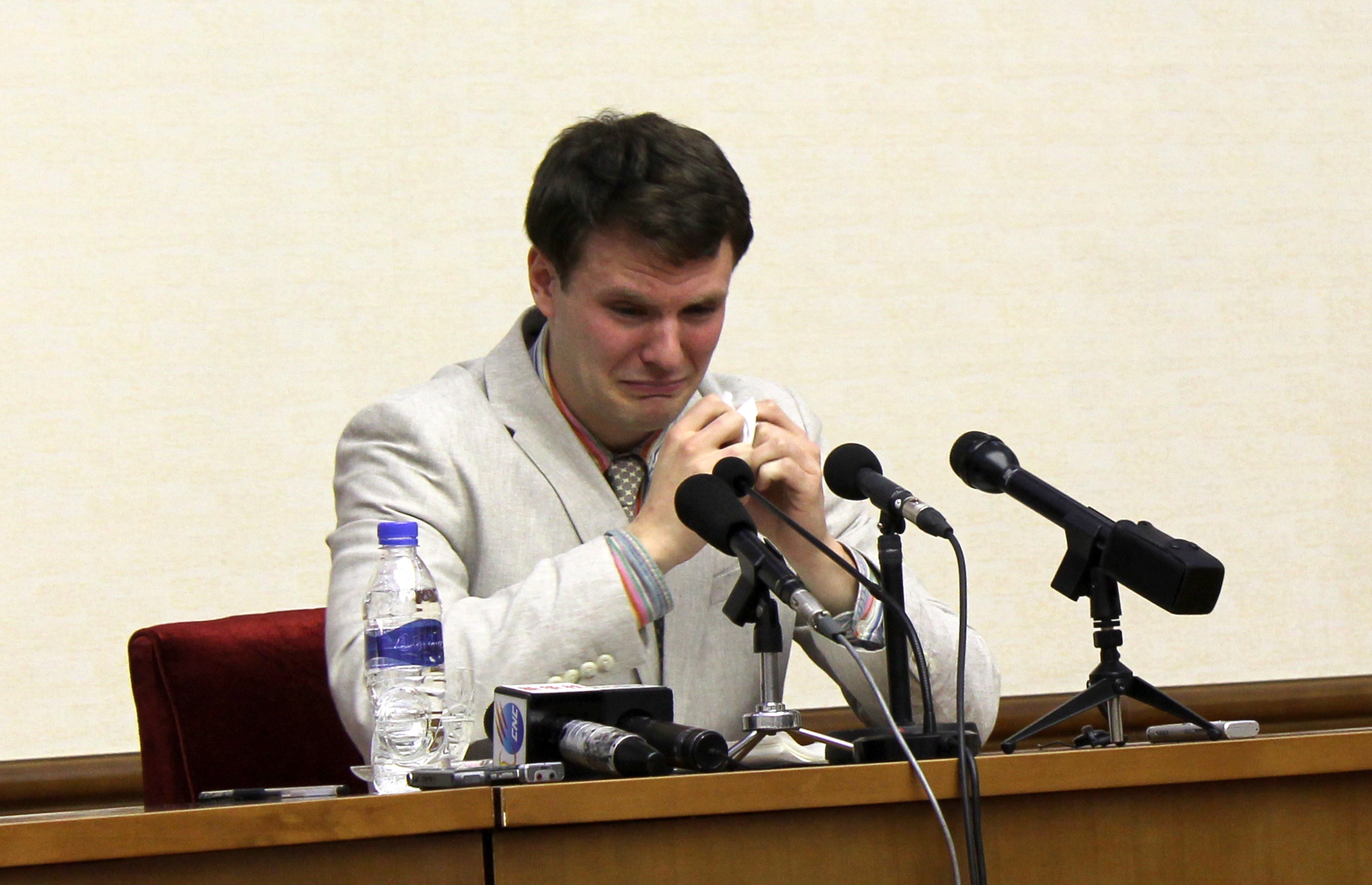 2016年，遭北韓當局判刑勞改十五年的美國大學生瓦姆比爾。（東方IC）