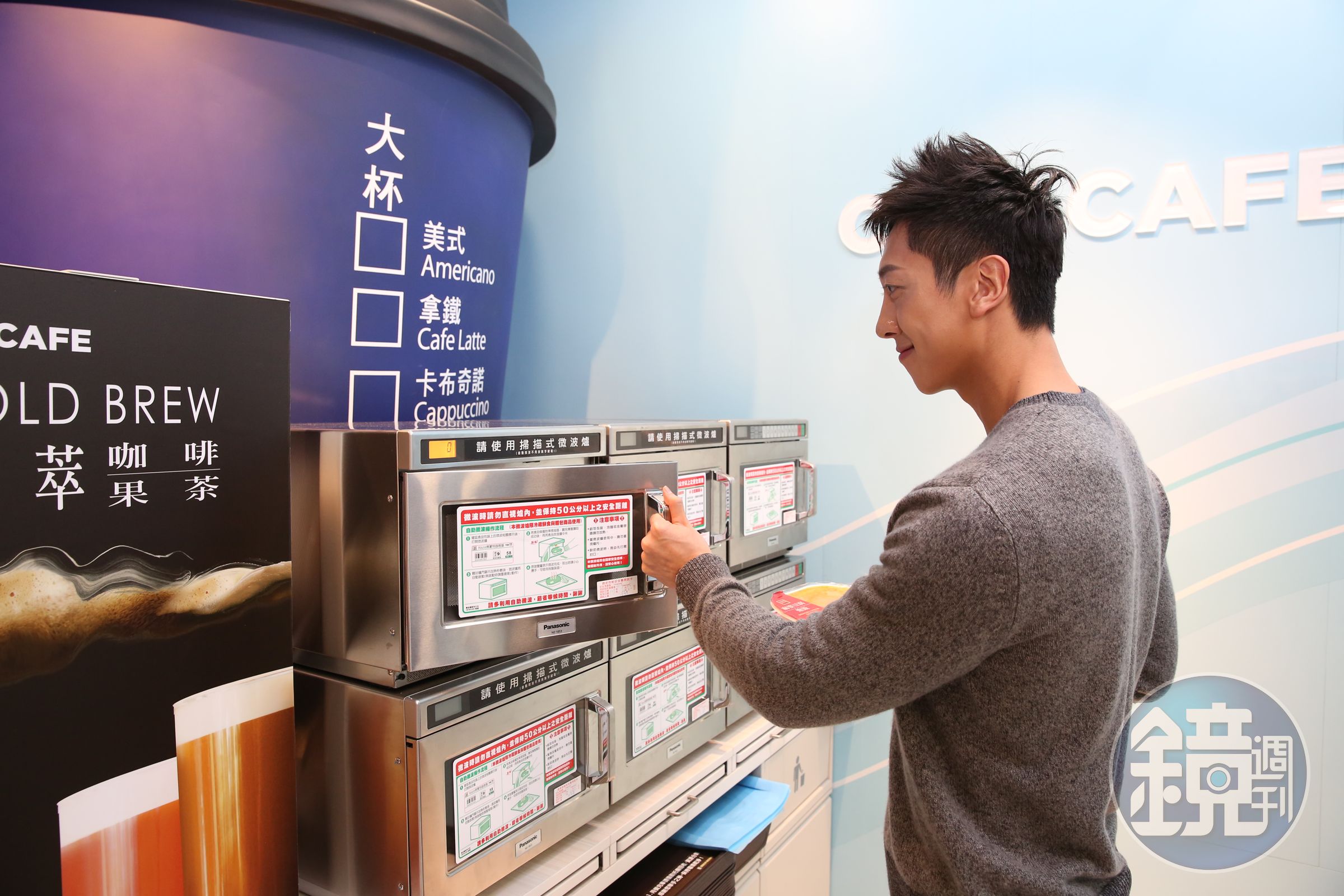 雖然是無人商店，但香菸和熟食仍須人員服務。
