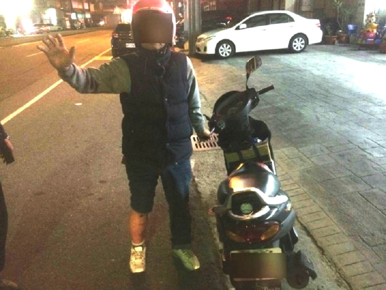 「樹醫師」酒後偷車被攔下。（警方提供）