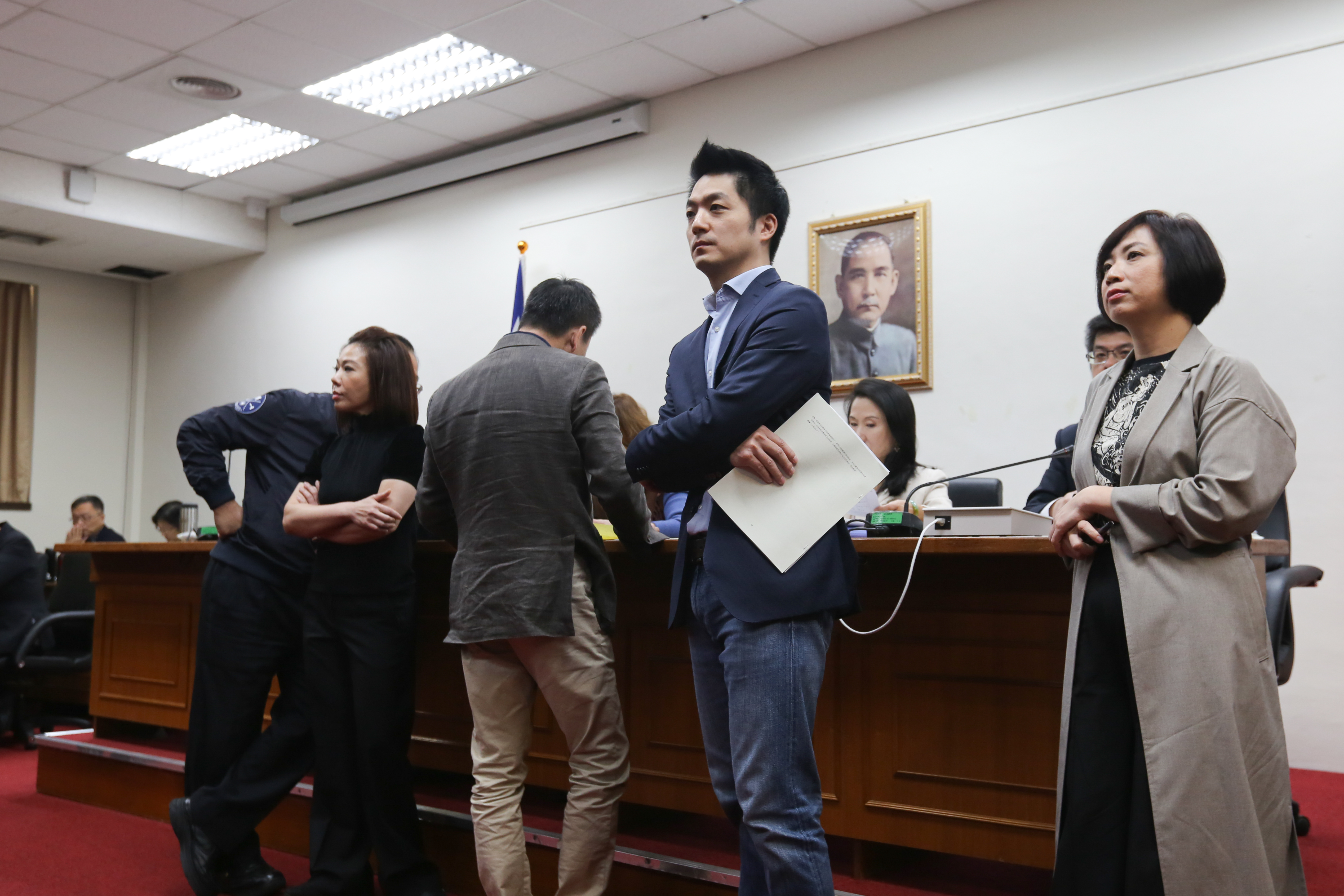 直到宣布棄選的前一天，蔣萬安才親自向吳敦義報告不參選的決定。