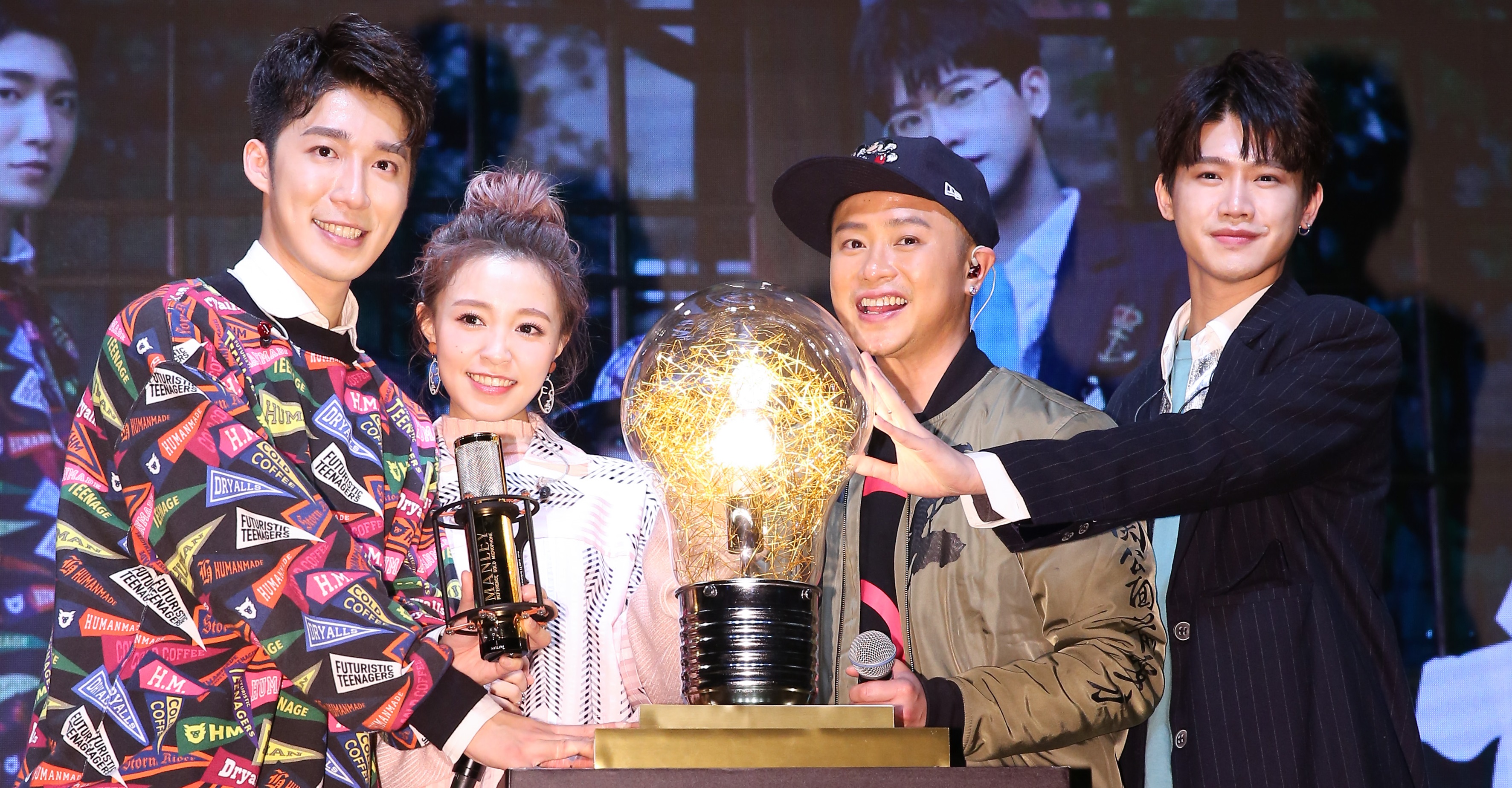 新一代南拳媽媽推出專輯《奇蹟》,除了彈頭(右二)外,曹景豪 (左起)、陳羽緁、洪言翔都是年輕新血。