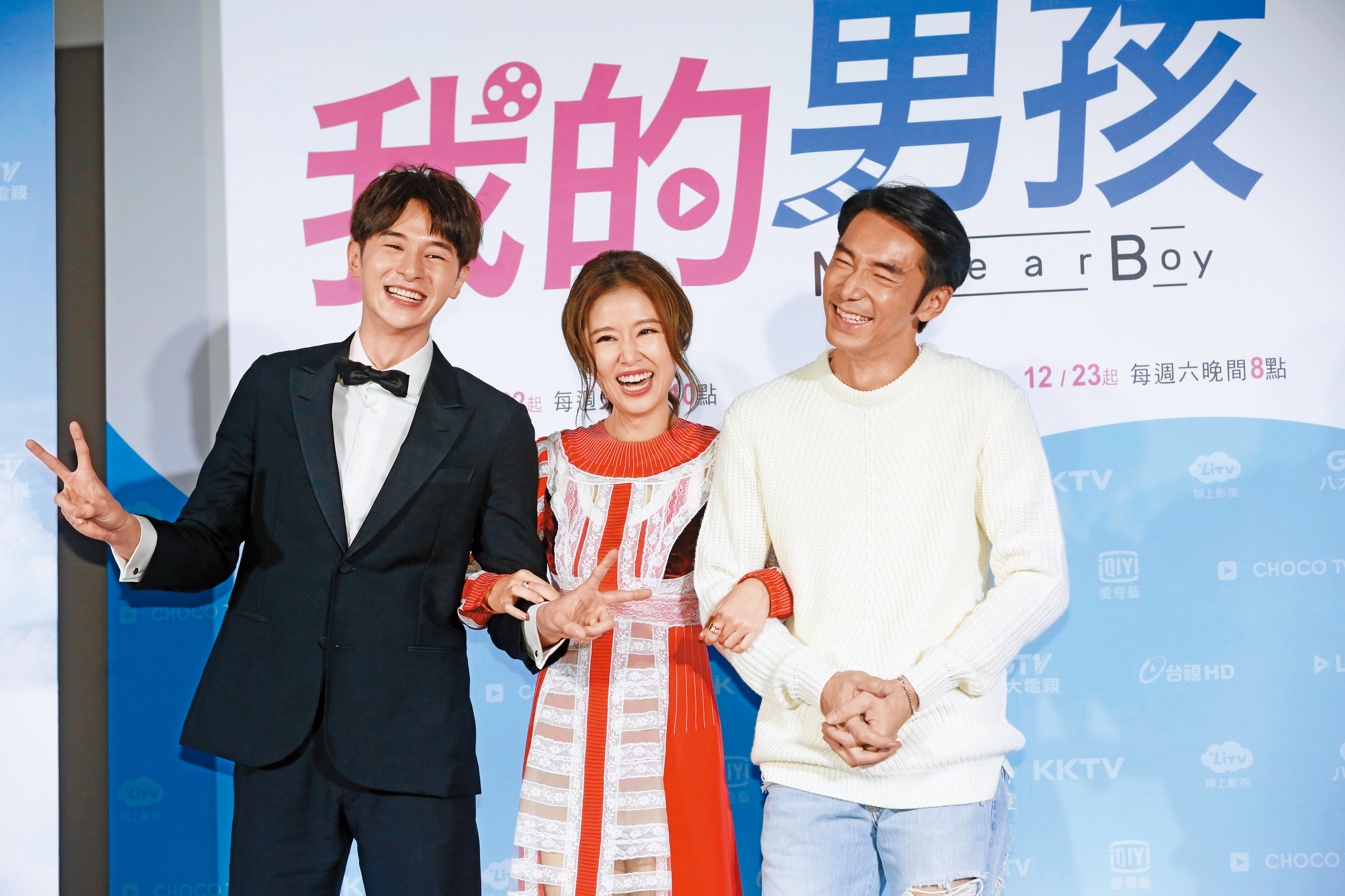 林心如(中)與張軒睿(左)、李李仁(右)合作的《我的男孩》被舉報涉及台獨、遭視頻平台下架,如今雖已復播,但身為製作人的林心如仍保持低調。