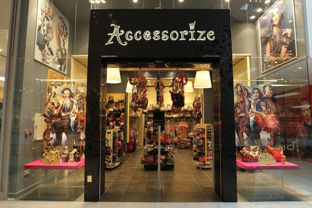 林知延幫吳欣盈引進英國品牌「Accessorize」,討好佳人芳心。(翻攝自Accessorize官網)