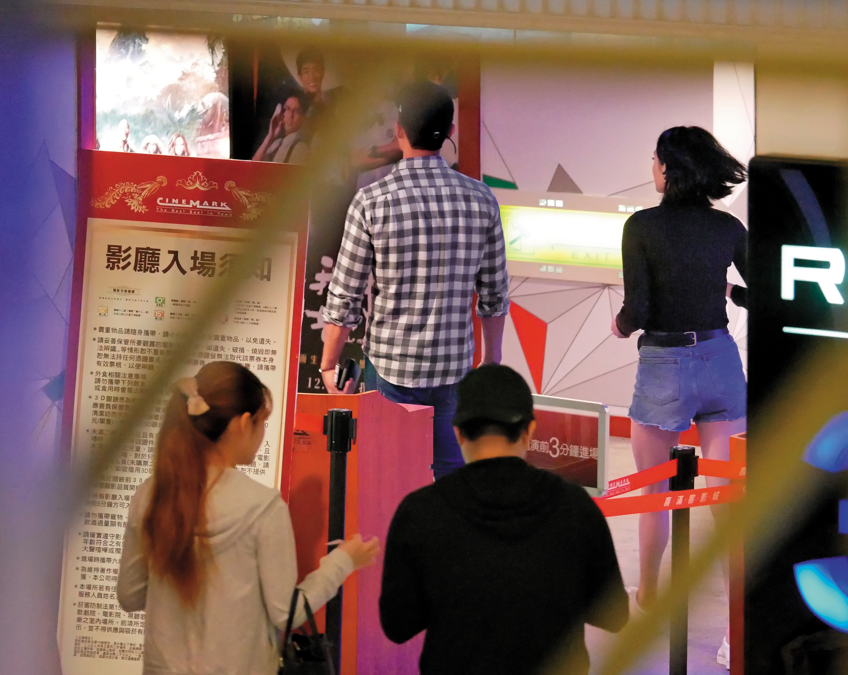 去年11月底，本刊抓包王家梁跟另個女生約會。照時間推算，曾沛慈早在那女之前就已經愛上王家梁。