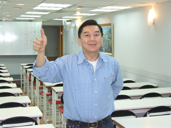 高國華與陳子璇因為在高速公路開車時喇舌，被拍到而踢爆婚外情，