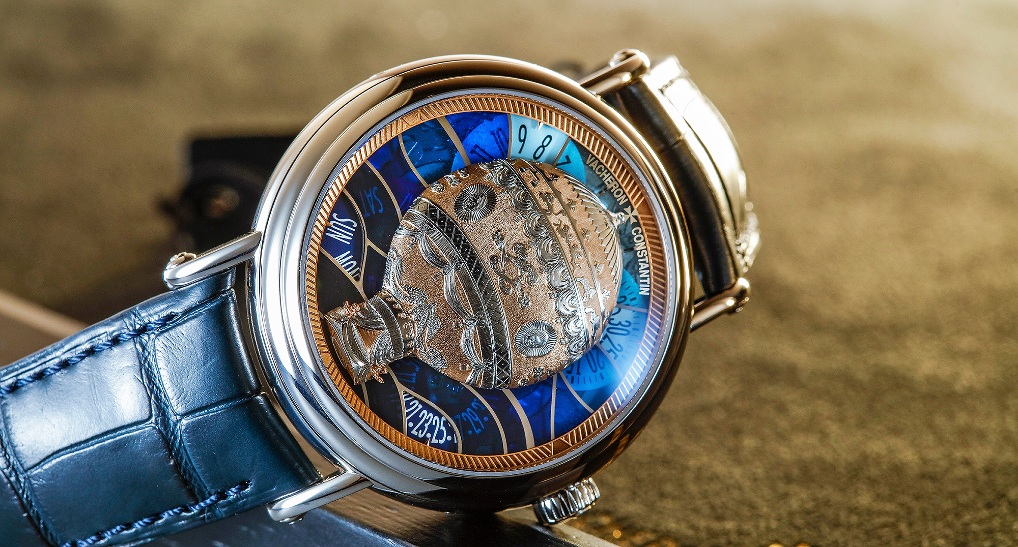 江詩丹頓藝術大師系列Les Aérostiers熱氣球腕錶，首度運用鏤空琺瑯工藝，共有五種款式。