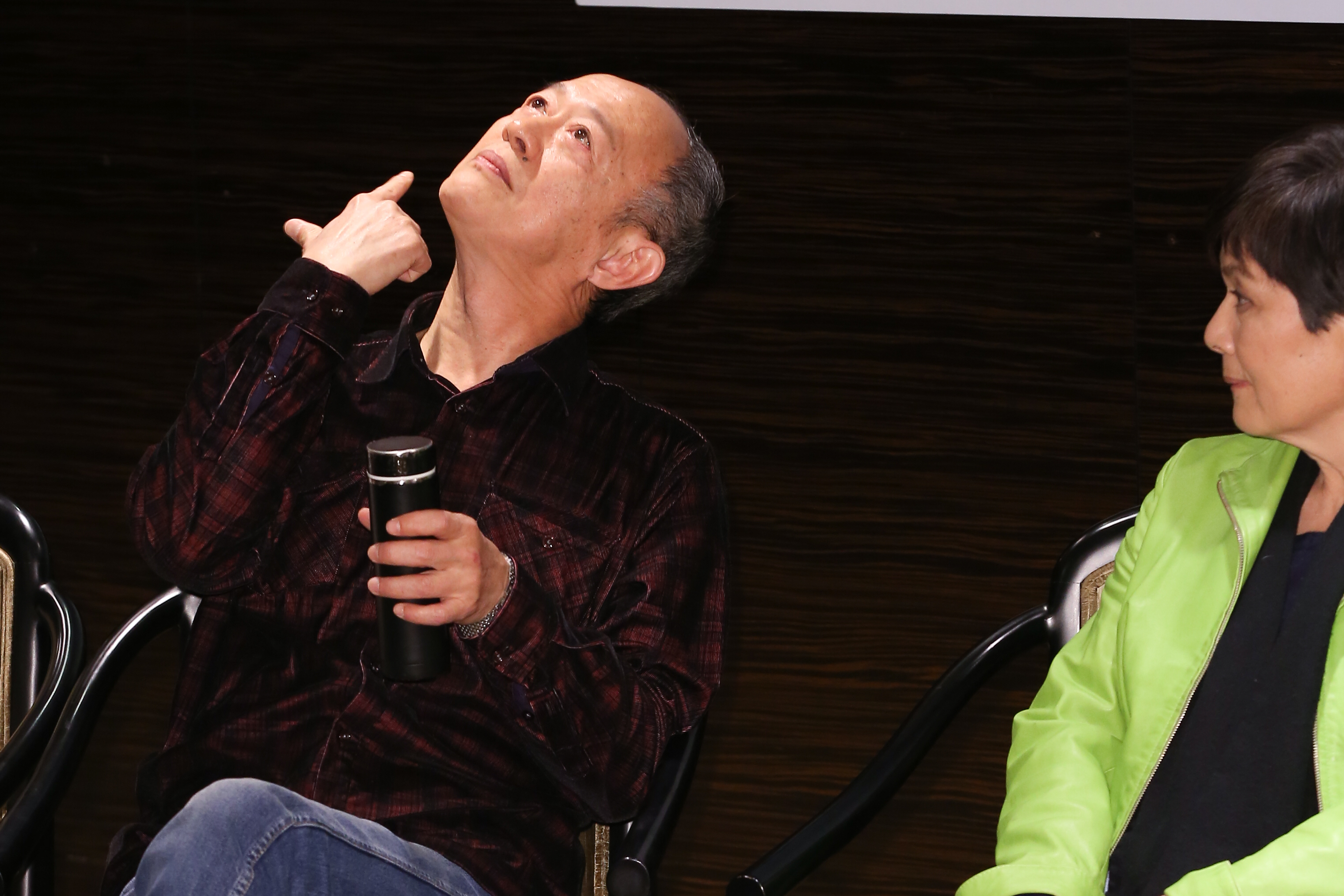 金士傑談到坐飛機遇亂流時刻，想起生命中一些來去的人事，感觸哽咽。