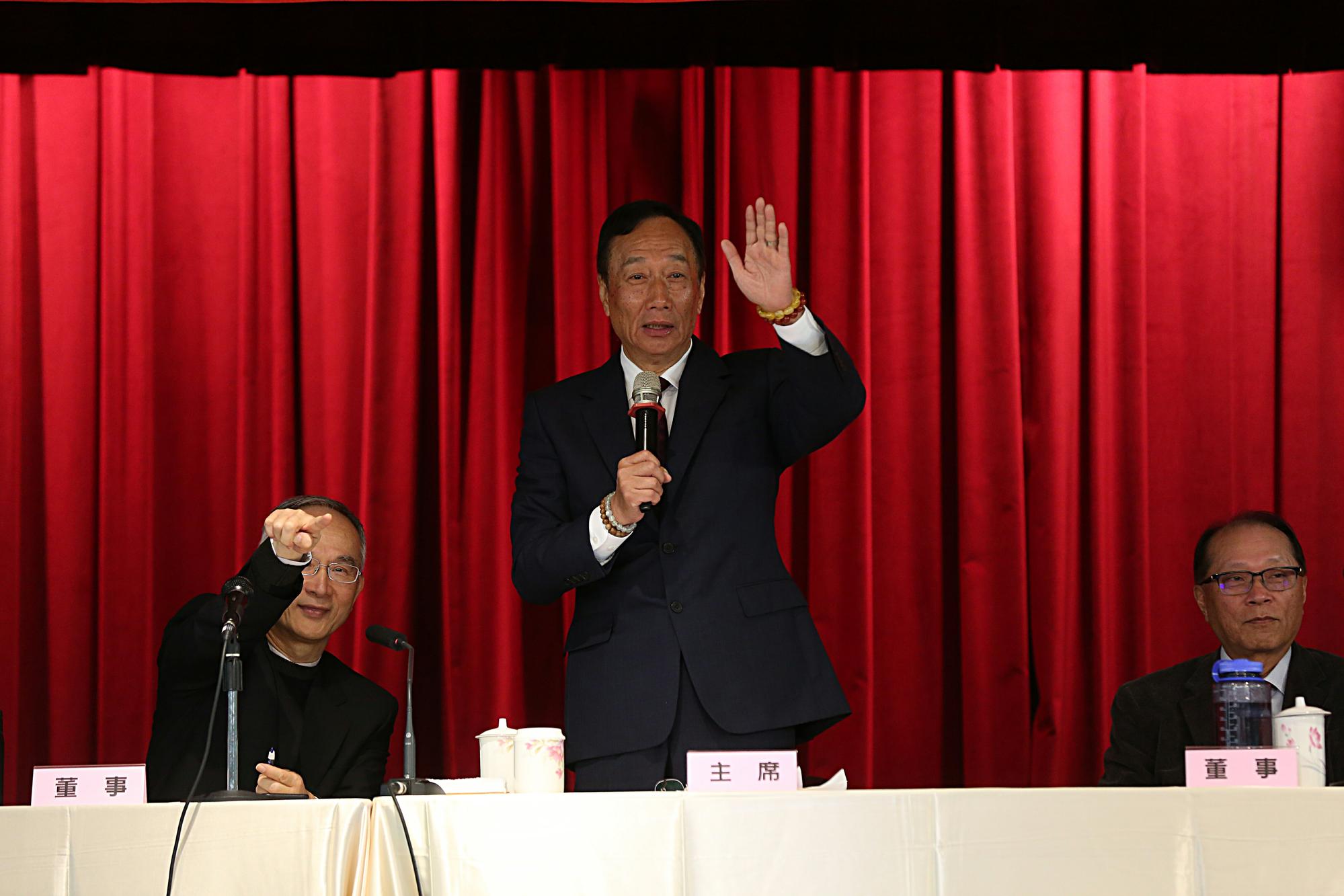 郭台銘在31日的臨時股東會中，具體承諾成立相關單位，讓小股東有機會參與富士康A股抽籤。