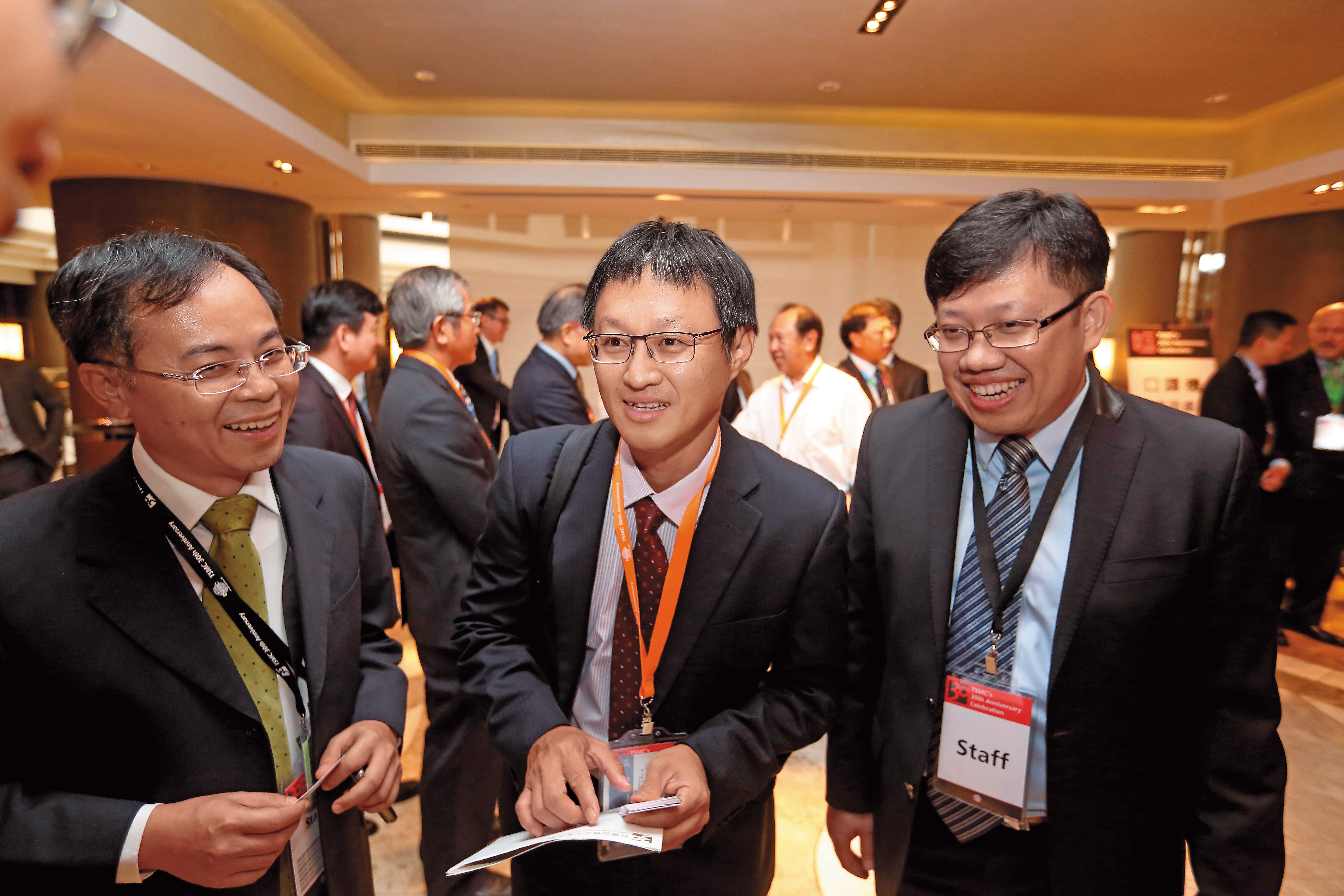 身價百億的群聯董座潘健成（中）身陷假帳官司風暴，還遭小三聯手外人恐嚇1億元，幕後極可能有立委助理捲入。