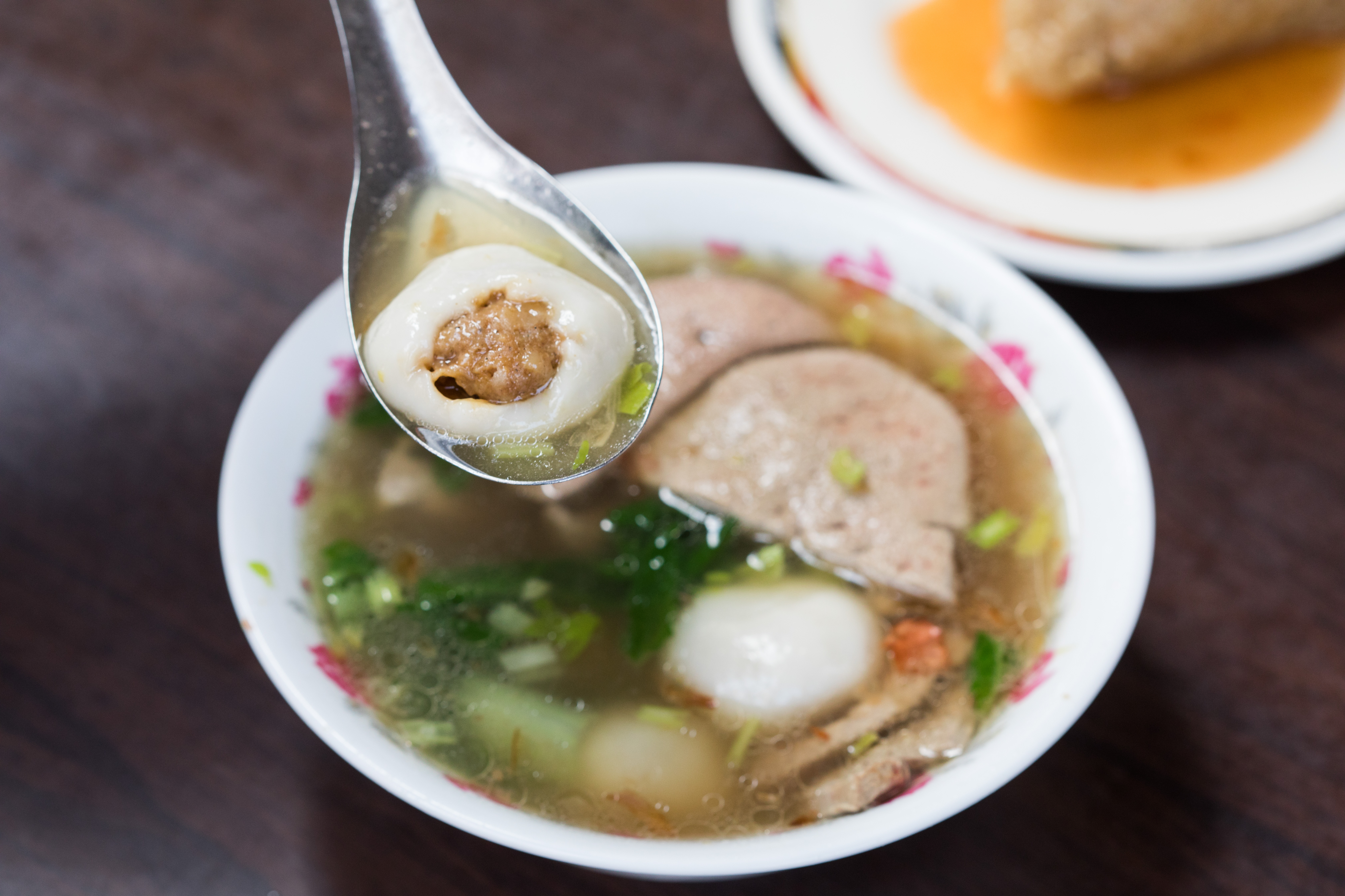 鮮肉湯圓配豬肝湯是「燕山湯圓」的招牌吃法。