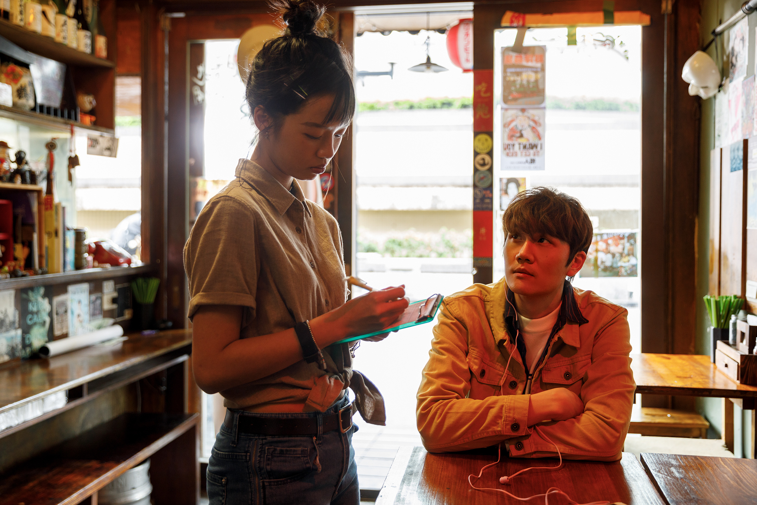 小玉與女主角從熱戀到分手，在24小時的MV拍攝時間全部搞定。（相信音樂提供）